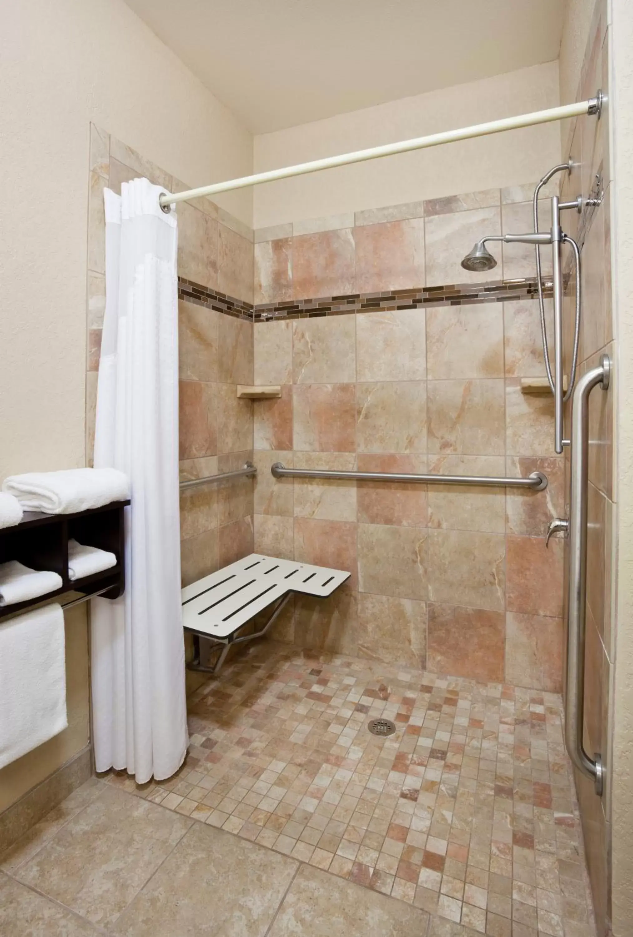Bathroom in Holiday Inn Express & Suites Aberdeen, an IHG Hotel