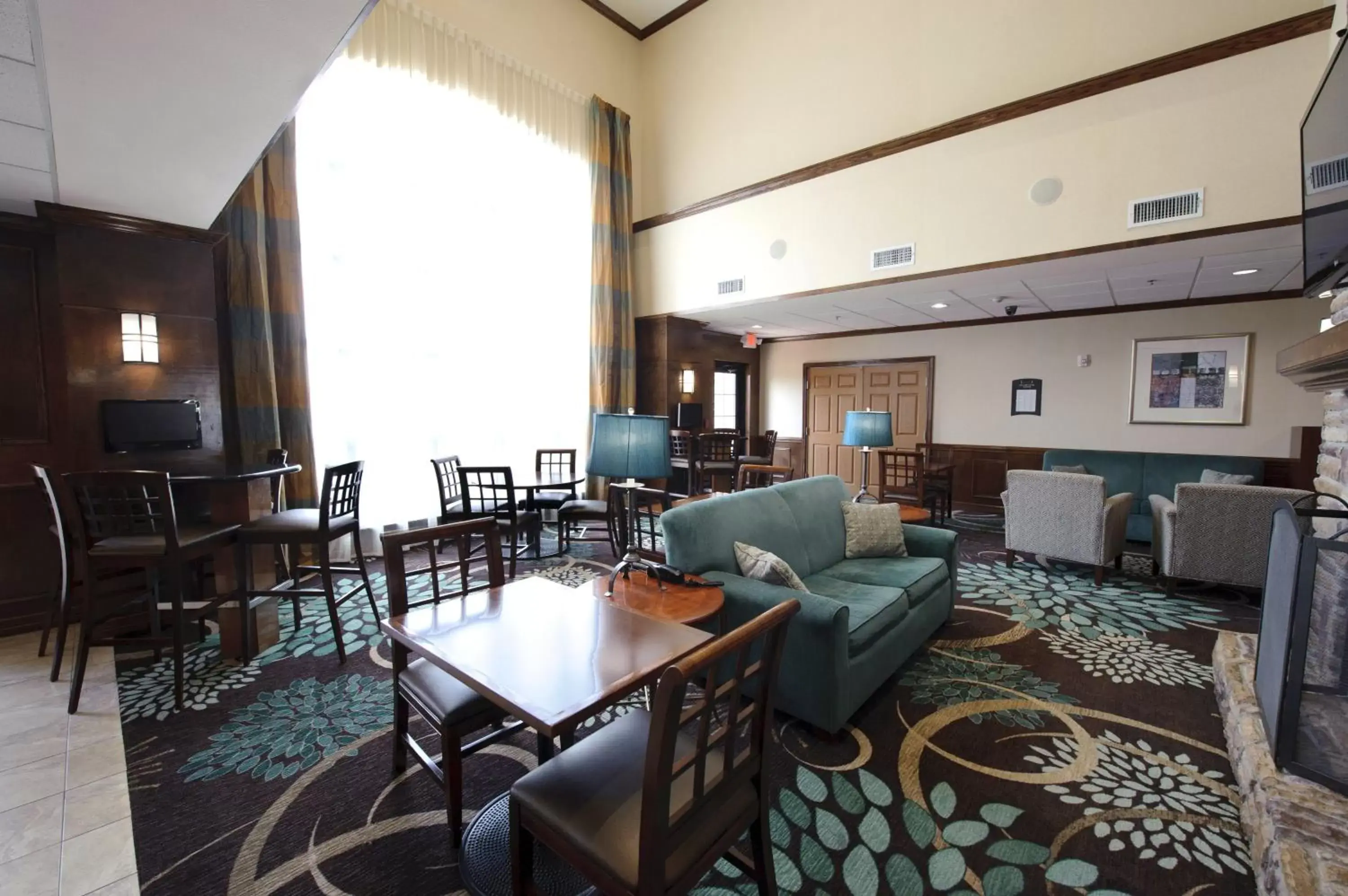 Breakfast, Lounge/Bar in Staybridge Suites Corpus Christi, an IHG Hotel