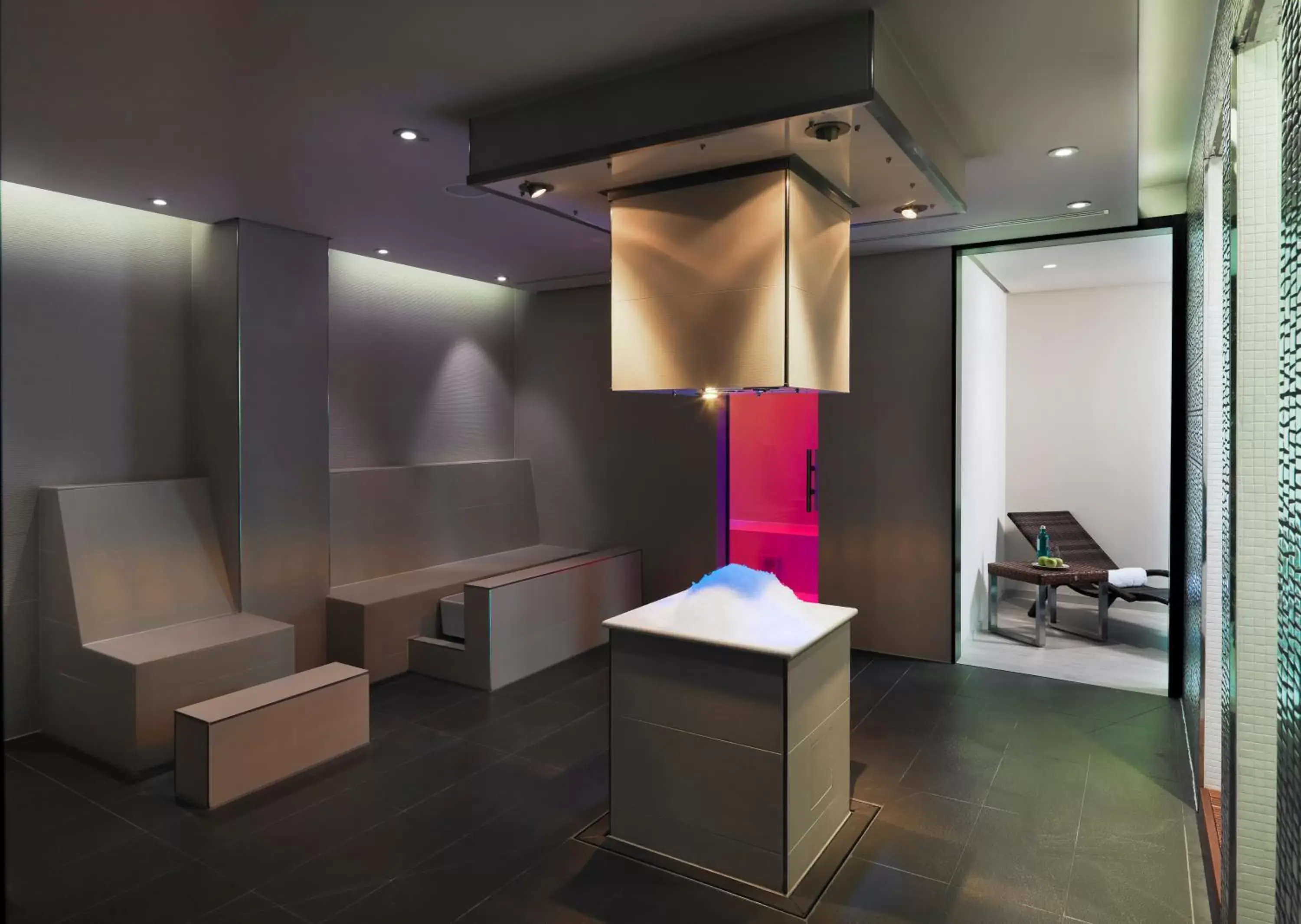 Spa and wellness centre/facilities in H10 Berlin Ku'Damm Spa and wellness centre/facilities in H10 Berlin Ku'Damm