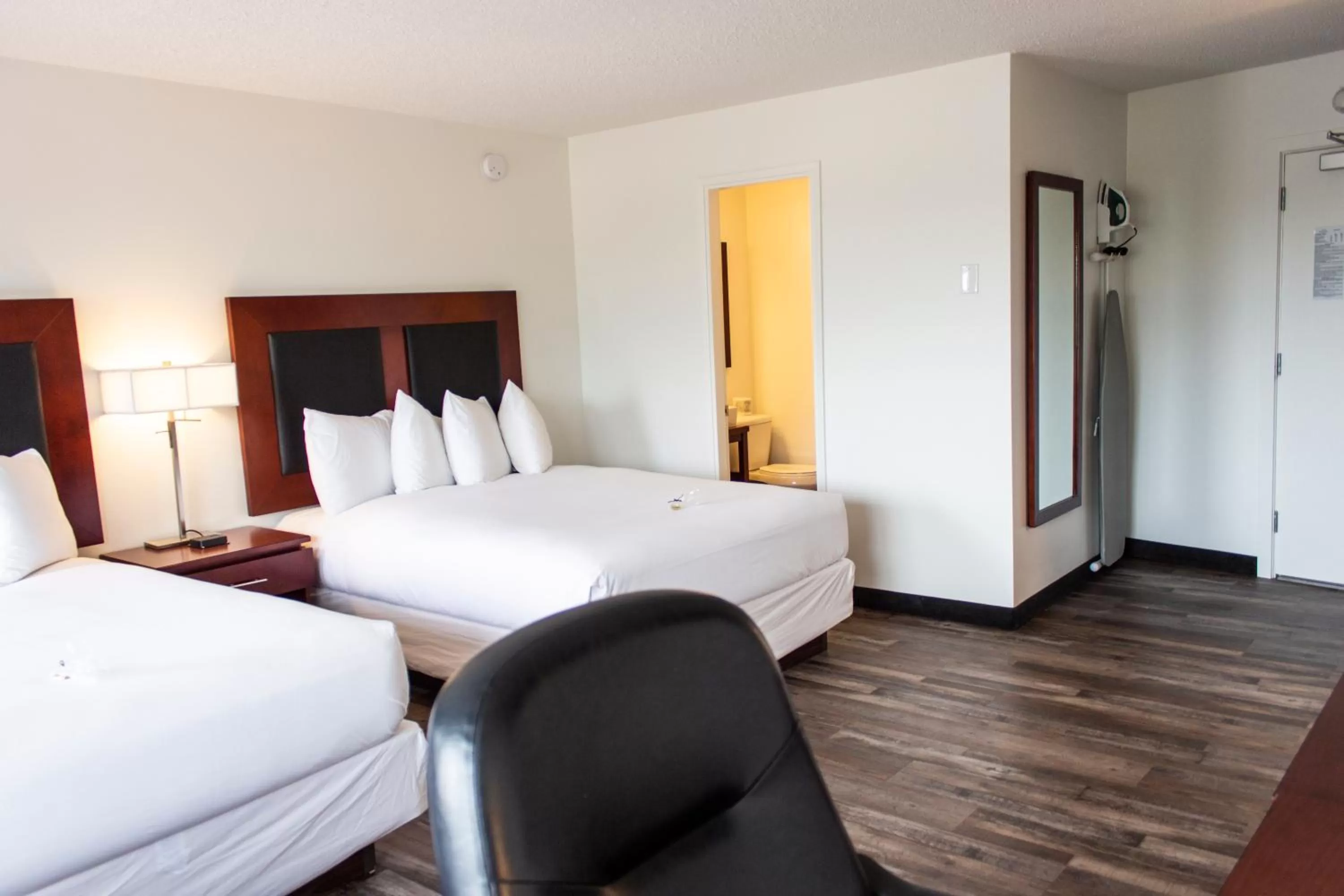 Bed in Hotel Penticton, Ascend Hotel Collection