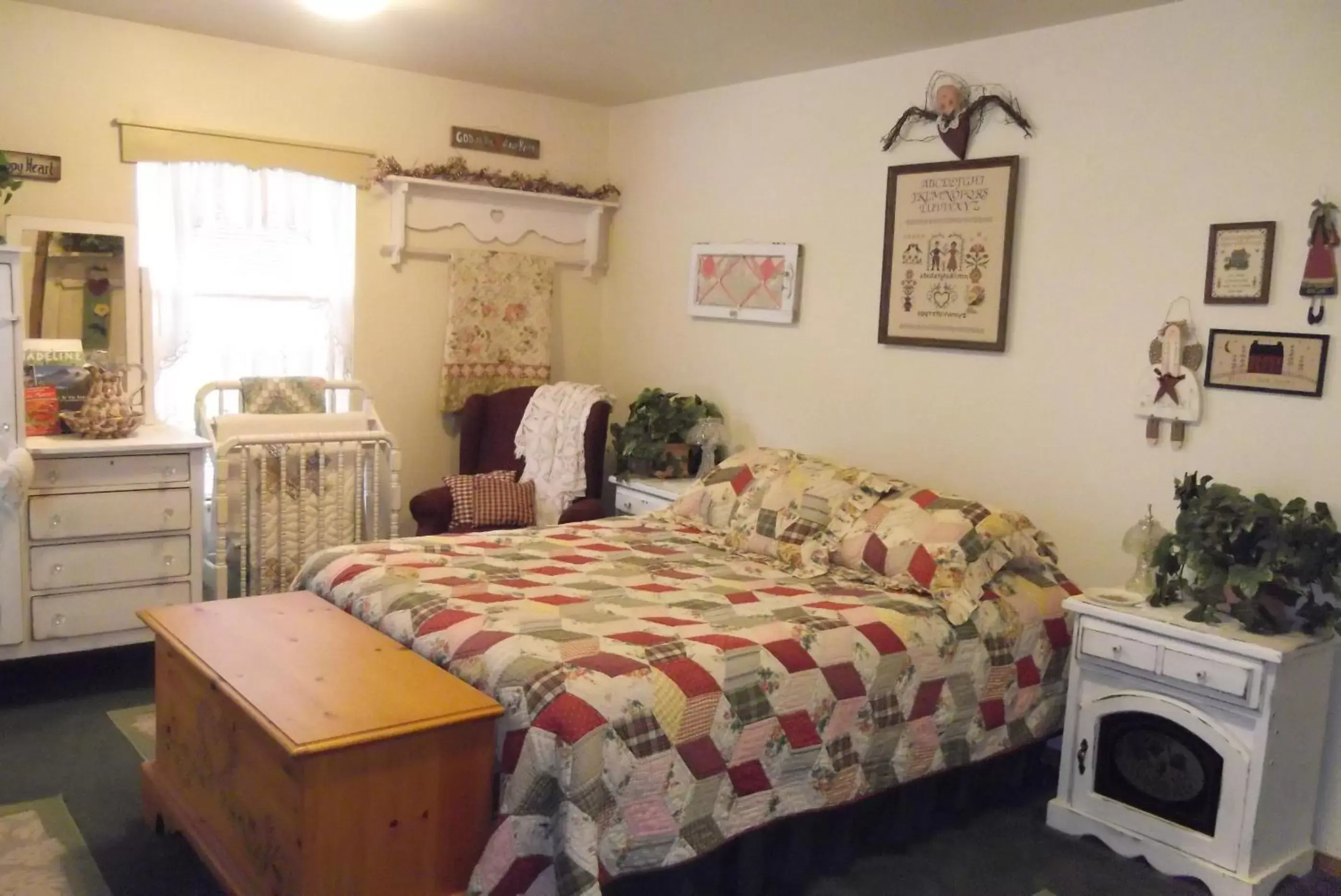 Photo of the whole room, Bed in Alaska's Lake Lucille Bed & Breakfast