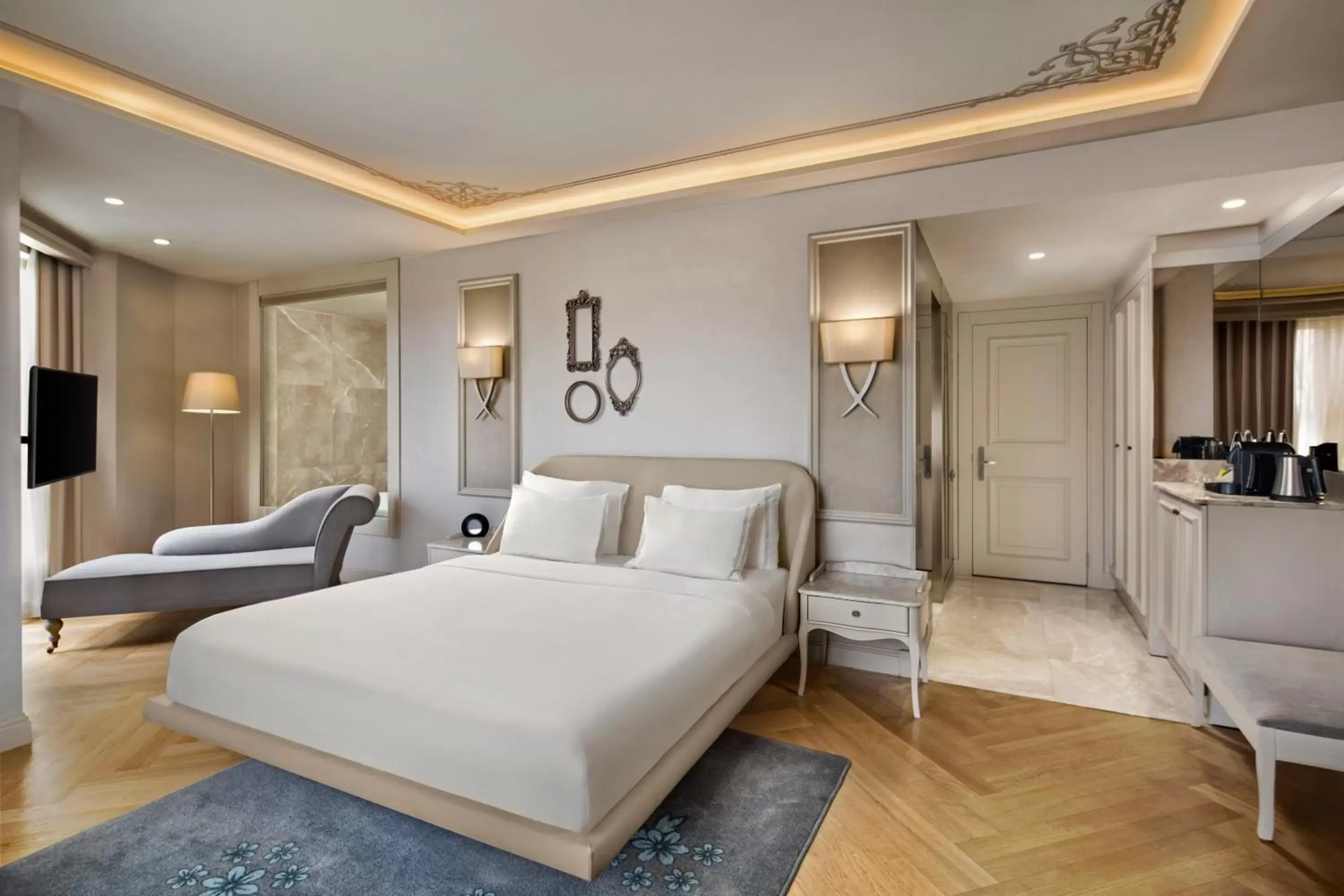 Bedroom in Lazzoni Hotel