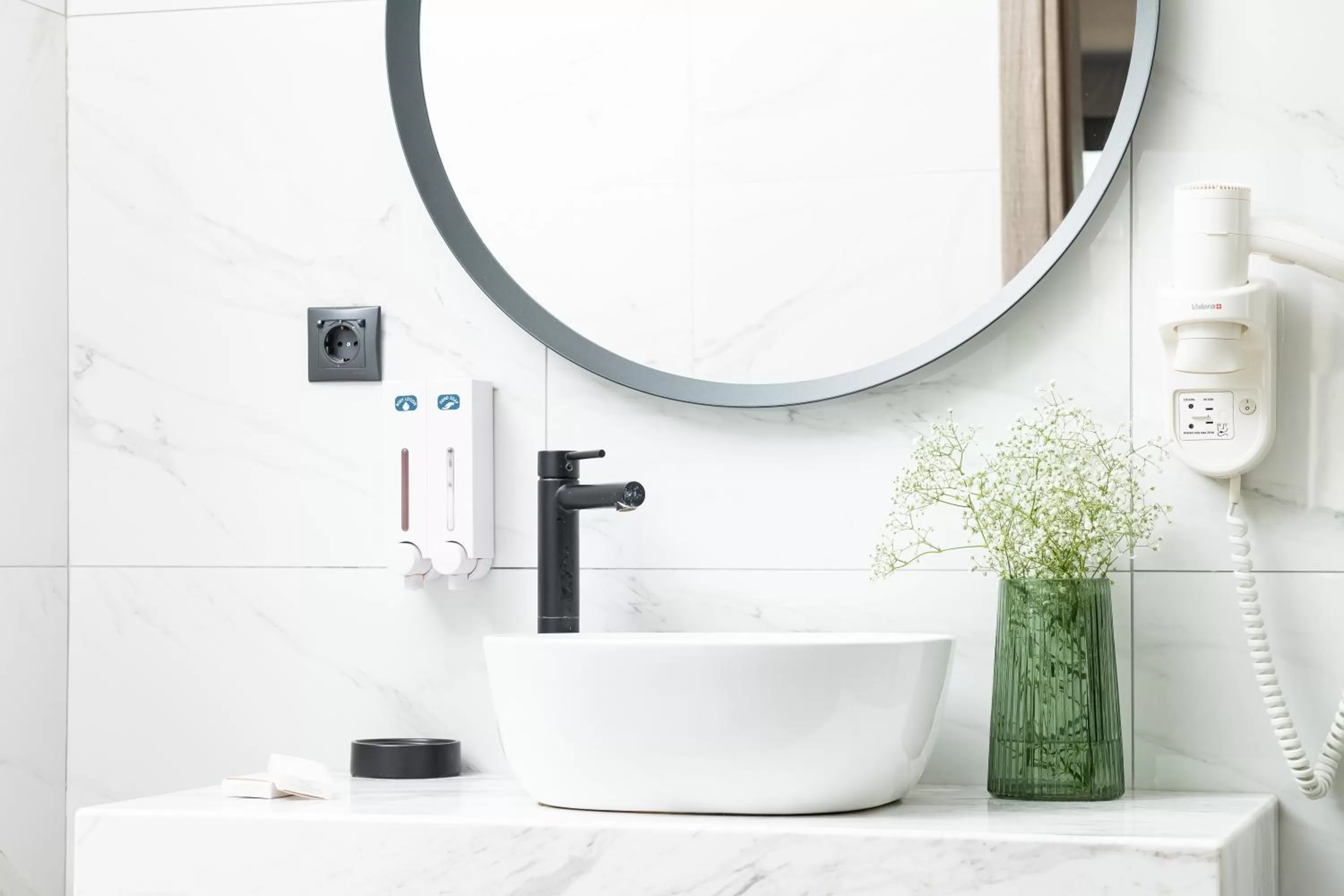 Bathroom in Enattica Suites