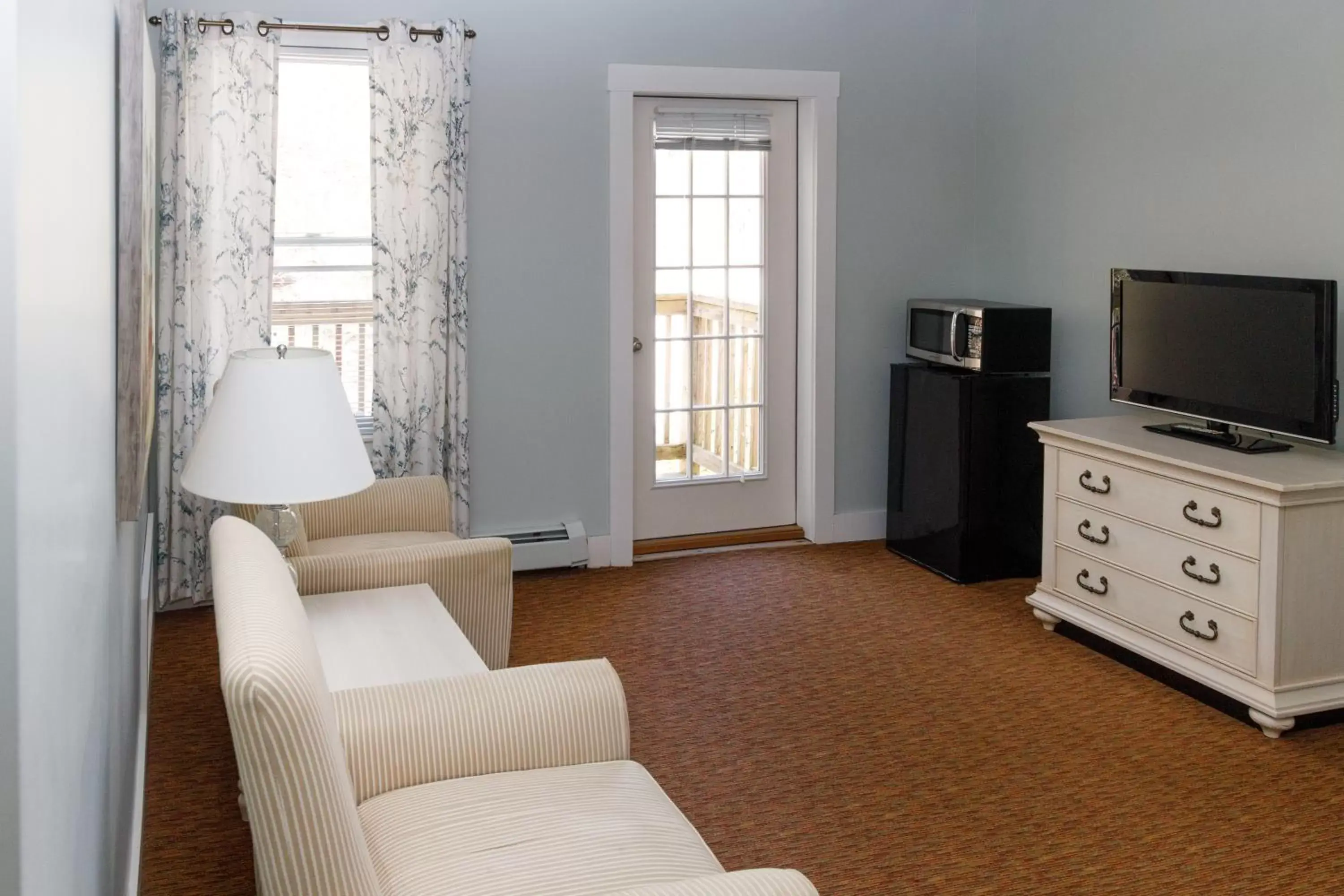 Bedroom, Seating Area in Admiral's Inn Resort