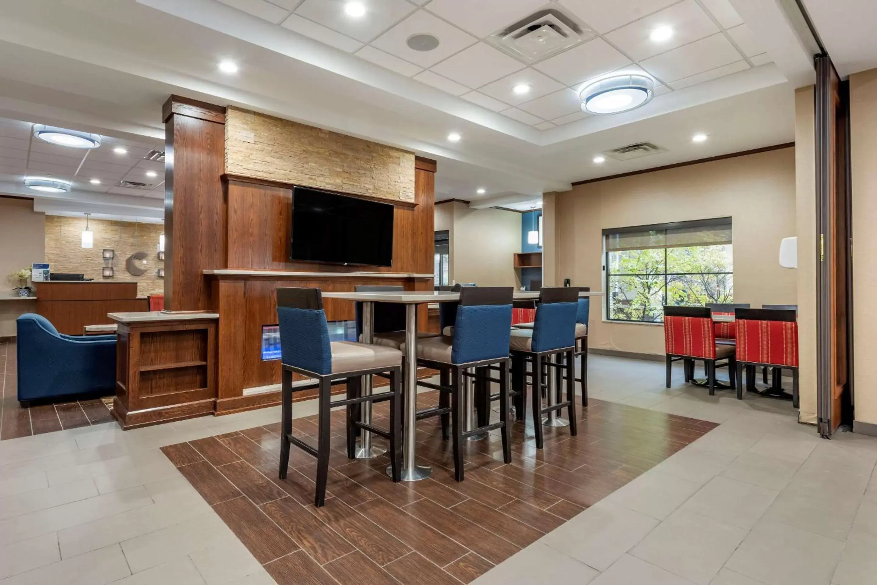 Restaurant/places to eat in Comfort Inn & Suites Pittsburgh