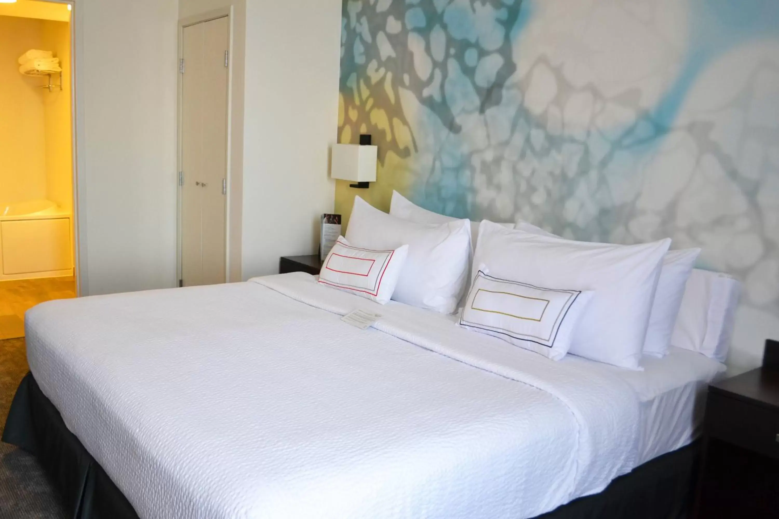 Bedroom, Bed in Courtyard by Marriott San Luis Potosi