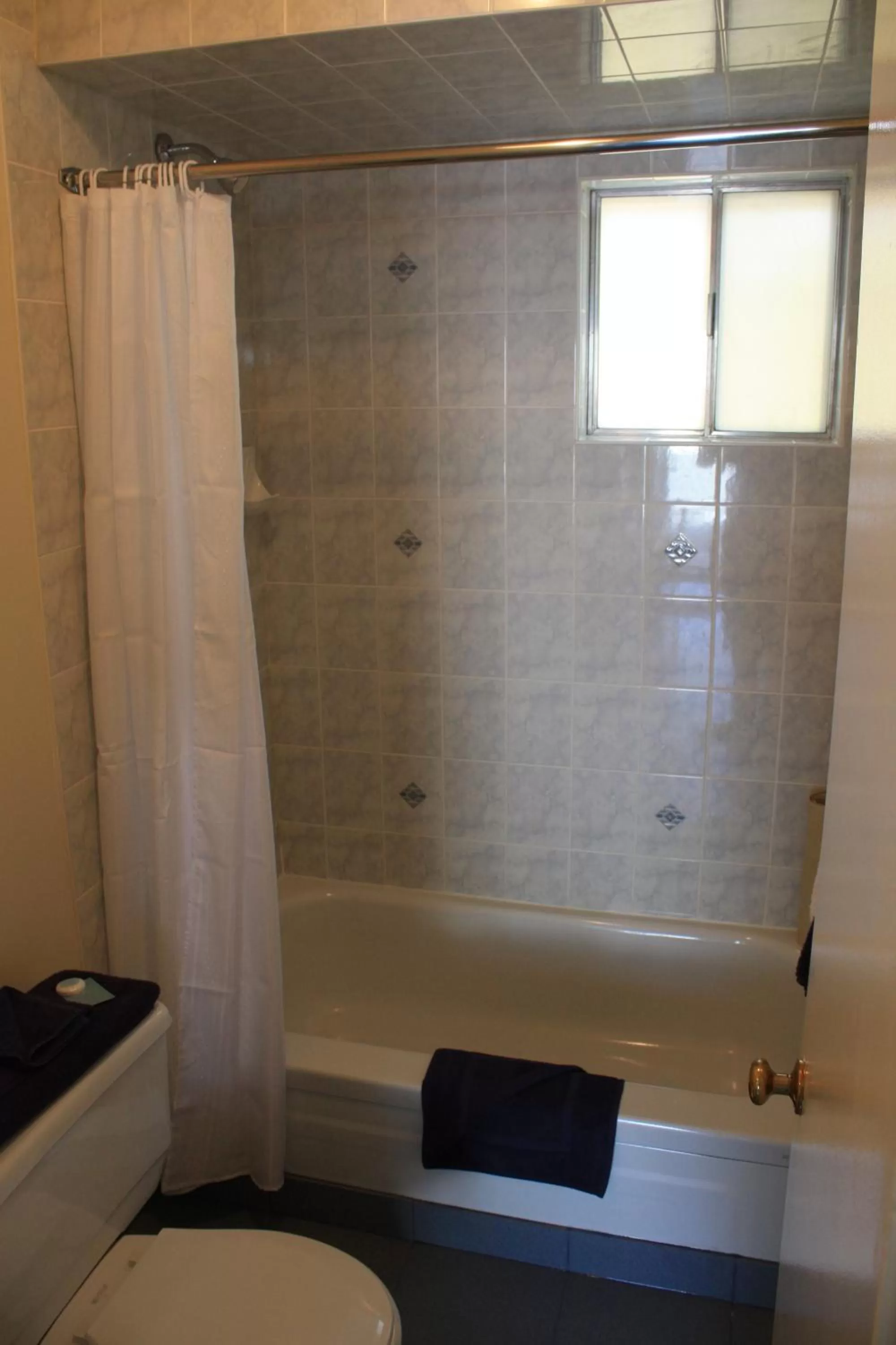 Bathroom in Sunny Beach Motel