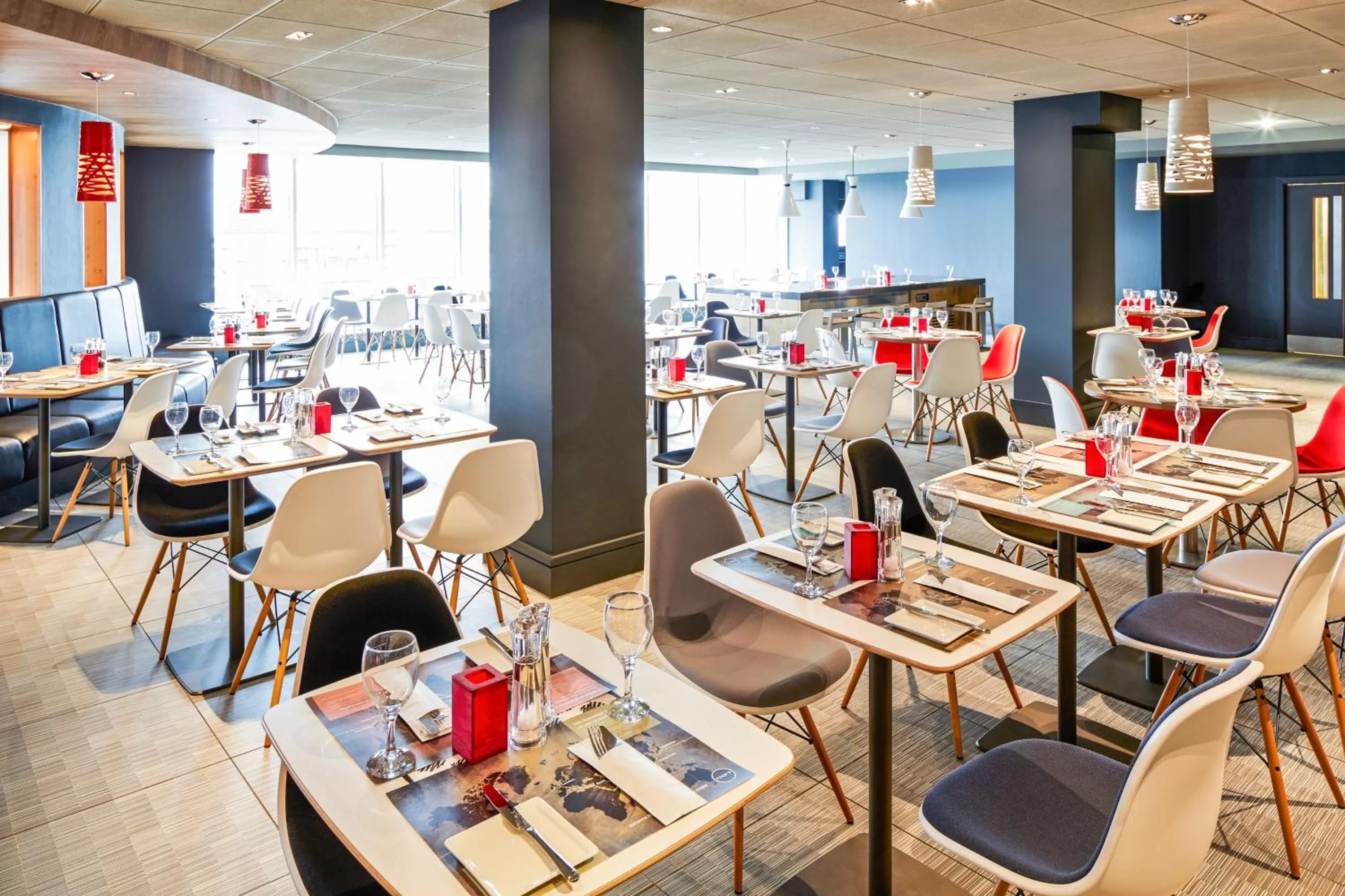 Restaurant/places to eat in ibis London Heathrow Airport