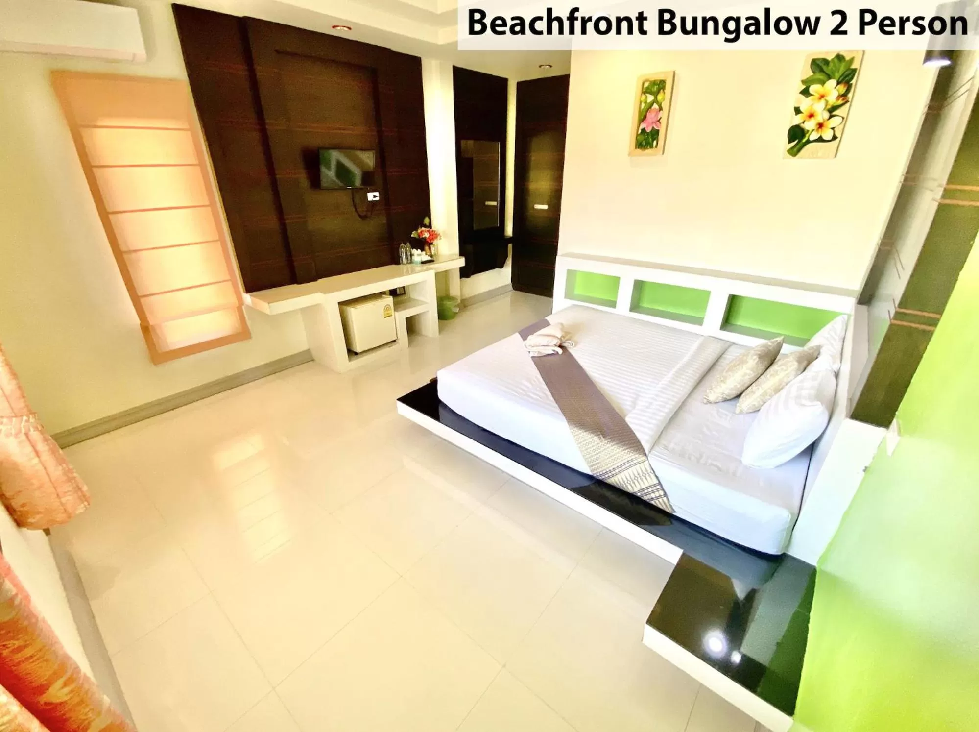 Photo of the whole room, Bed in Lanta Emerald Bungalow