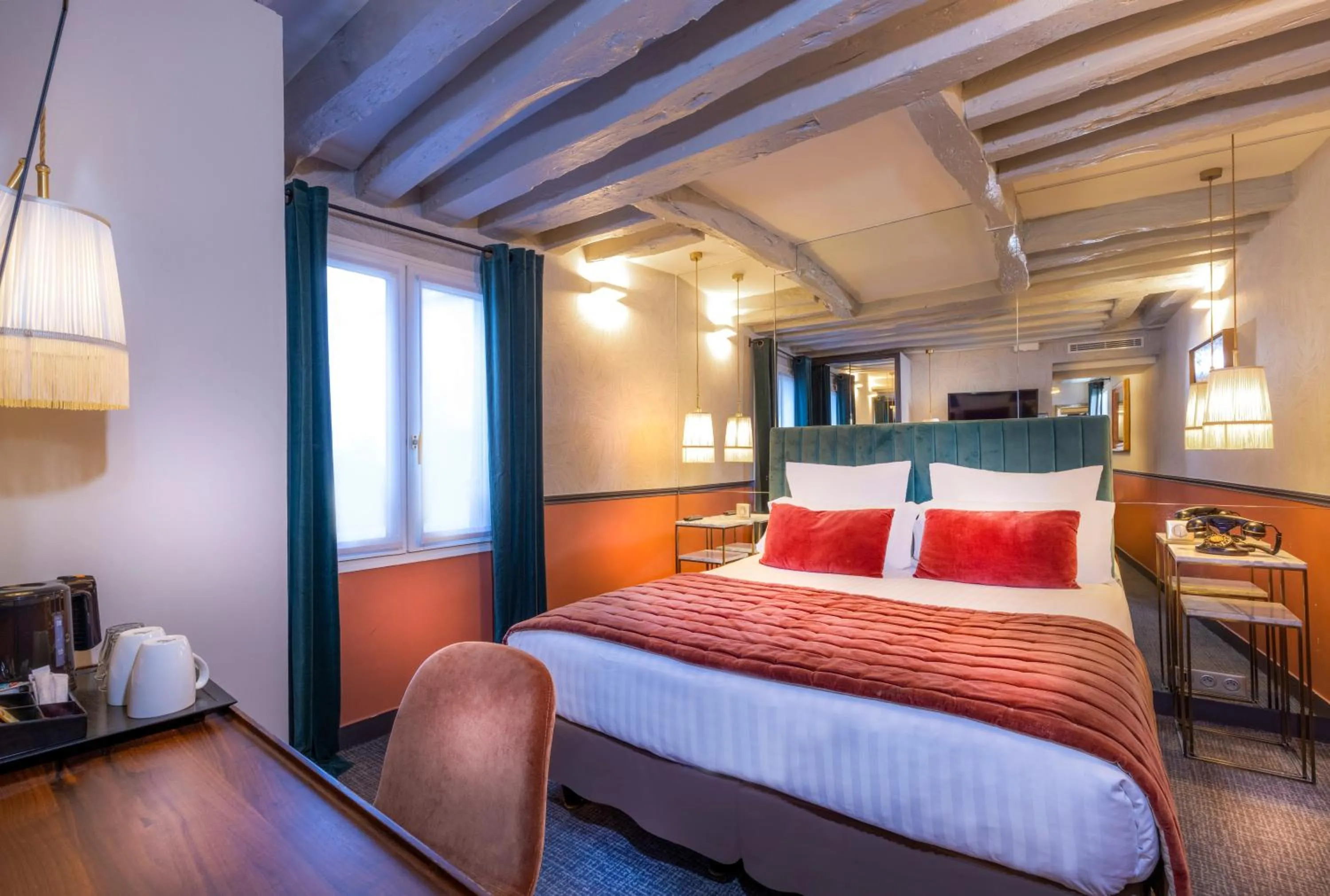 Bedroom, Bed in Dauphine Saint Germain