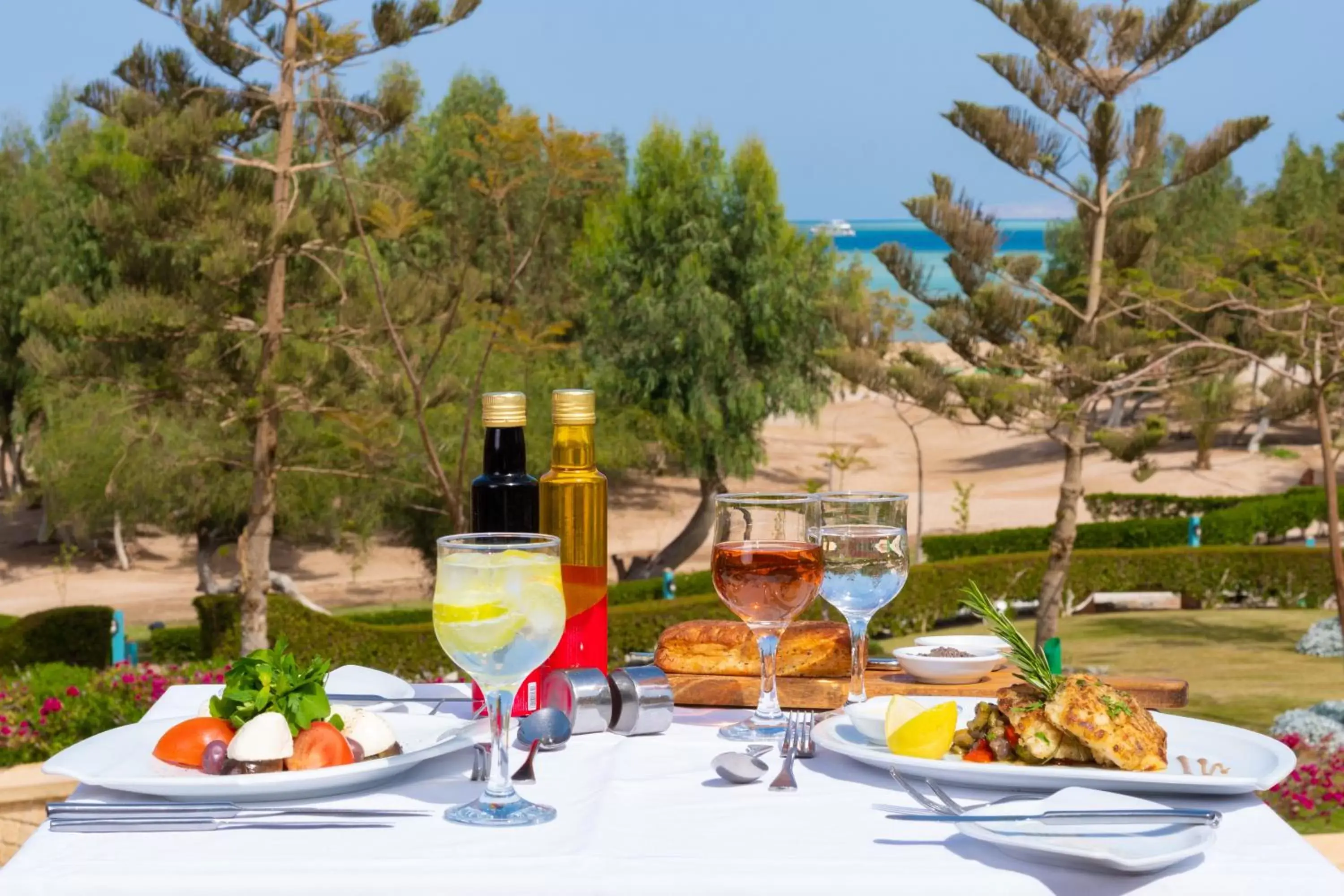 Food and drinks in Movenpick Resort & Spa El Gouna