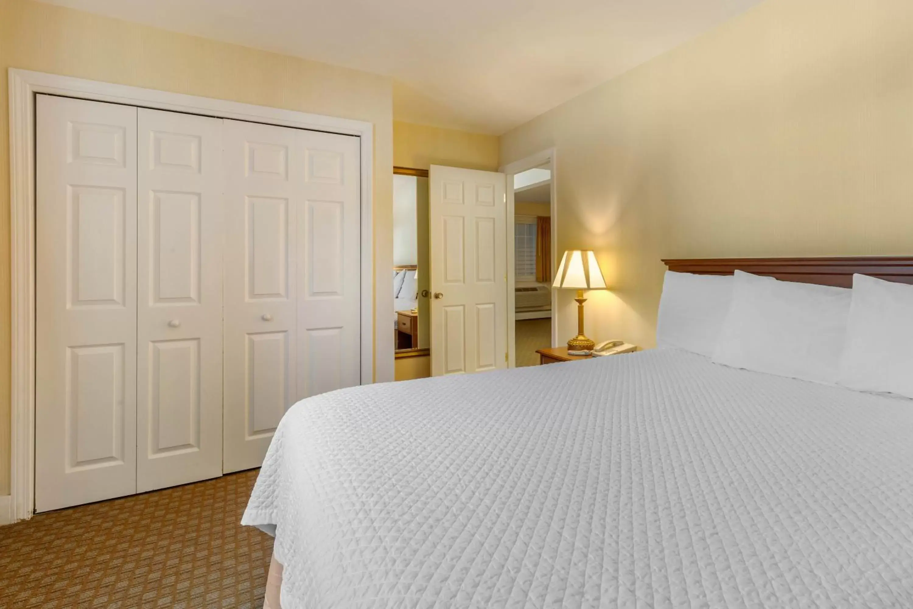 Bedroom, Bed in Ogunquit Hotel and Suites