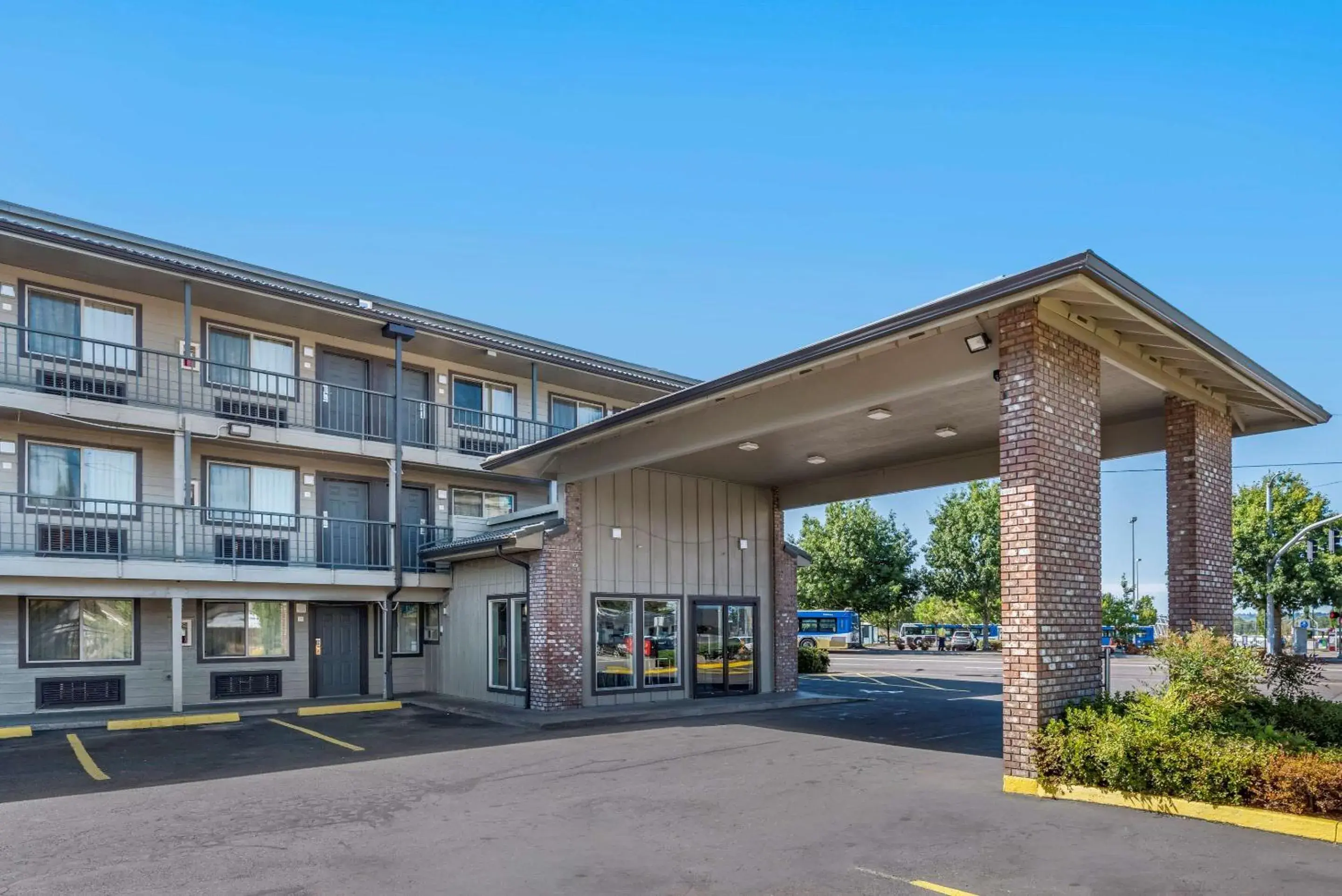 Property Building in Econo Lodge Portland Airport