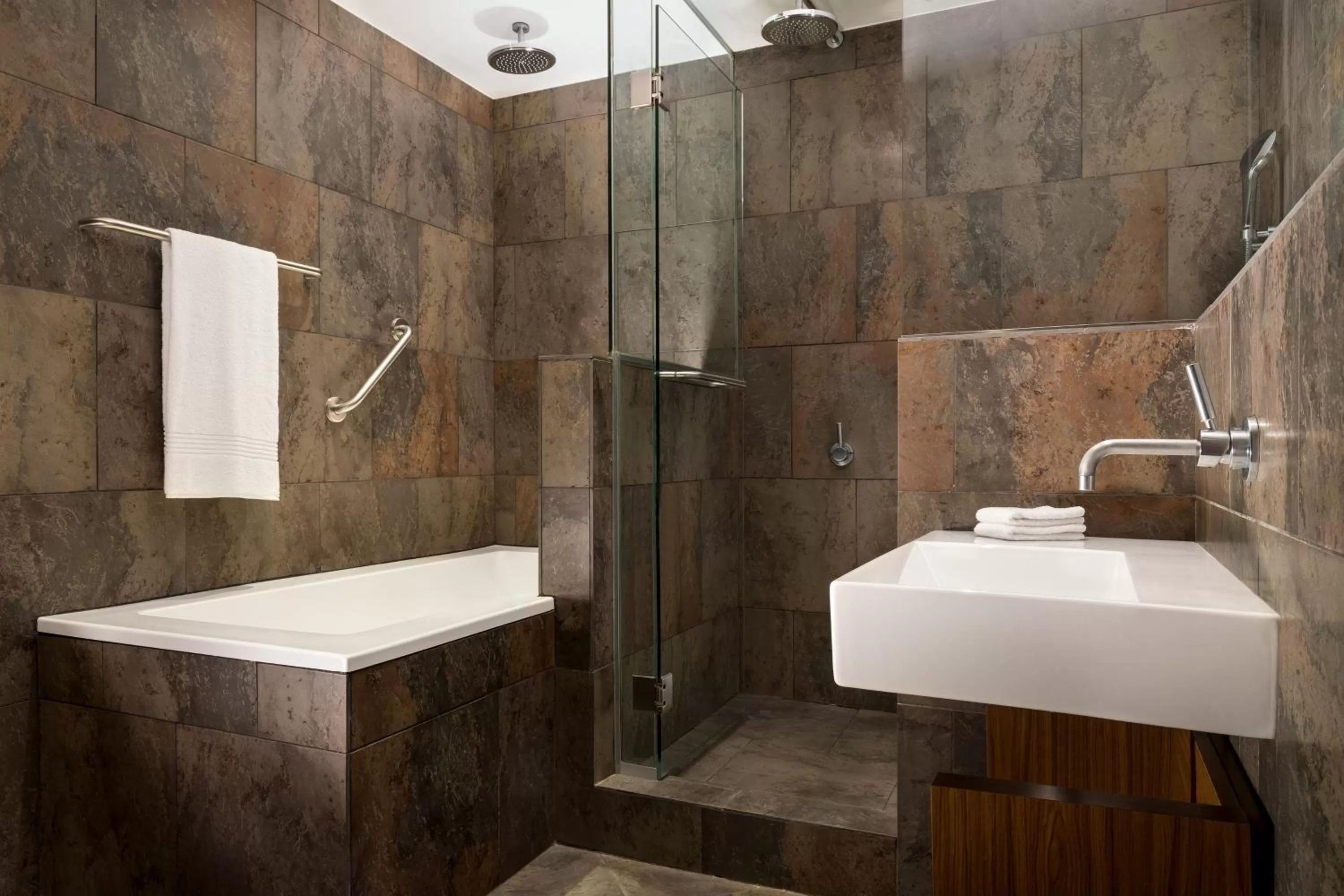 Bathroom in Le Meridien Barcelona