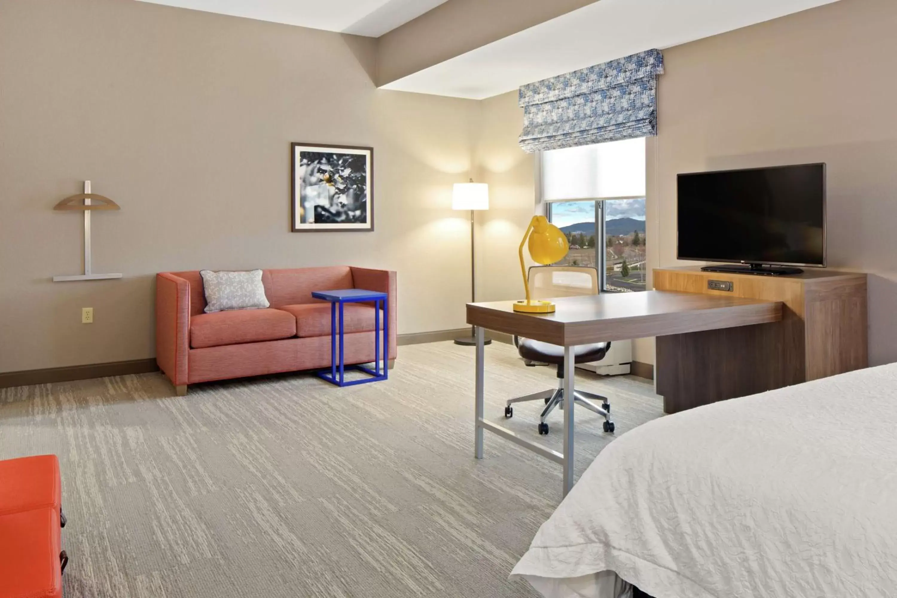 Bedroom, Seating Area in Hampton Inn & Suites Spokane Valley
