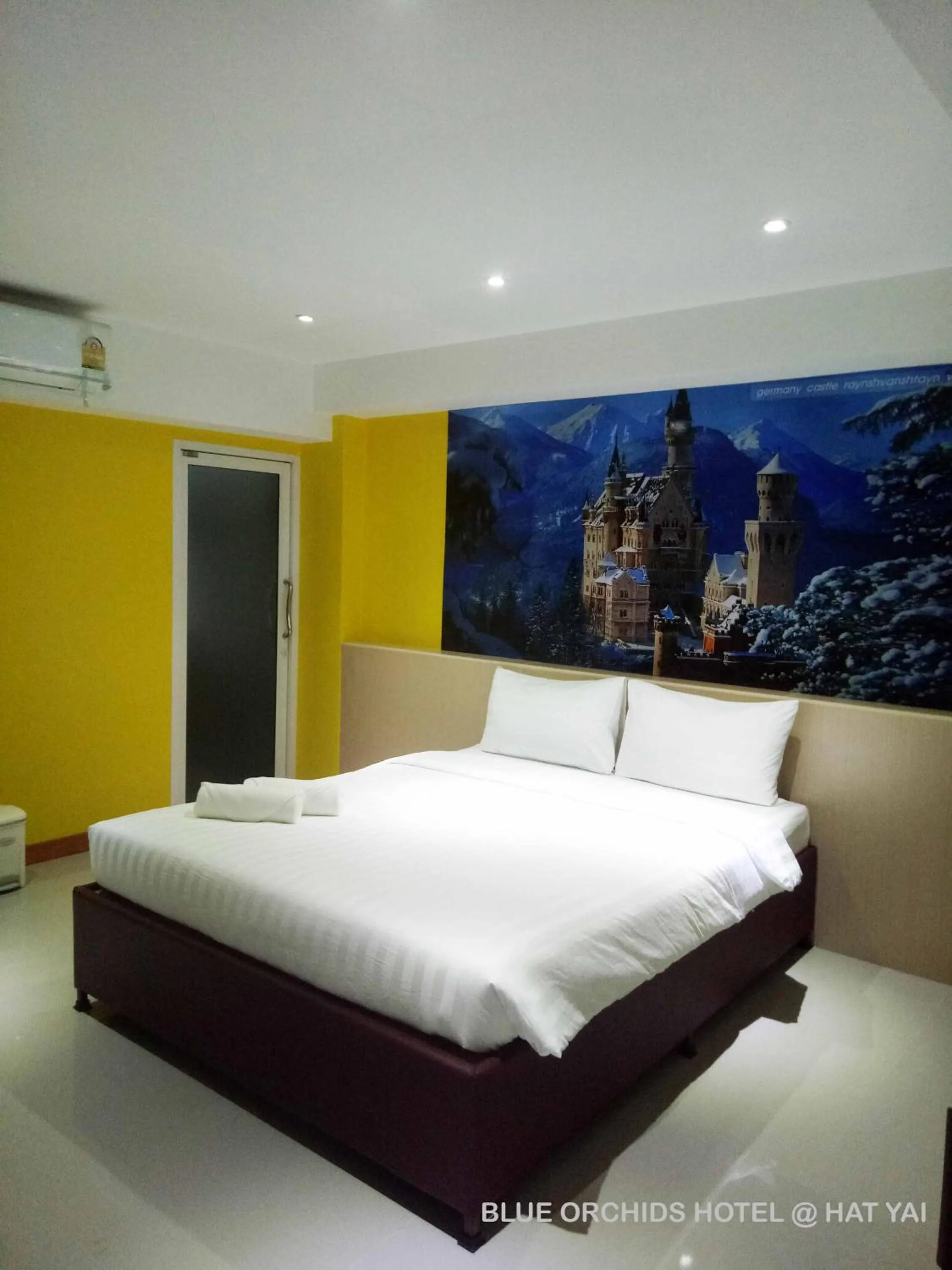 Bed in Blue Orchids Hotel