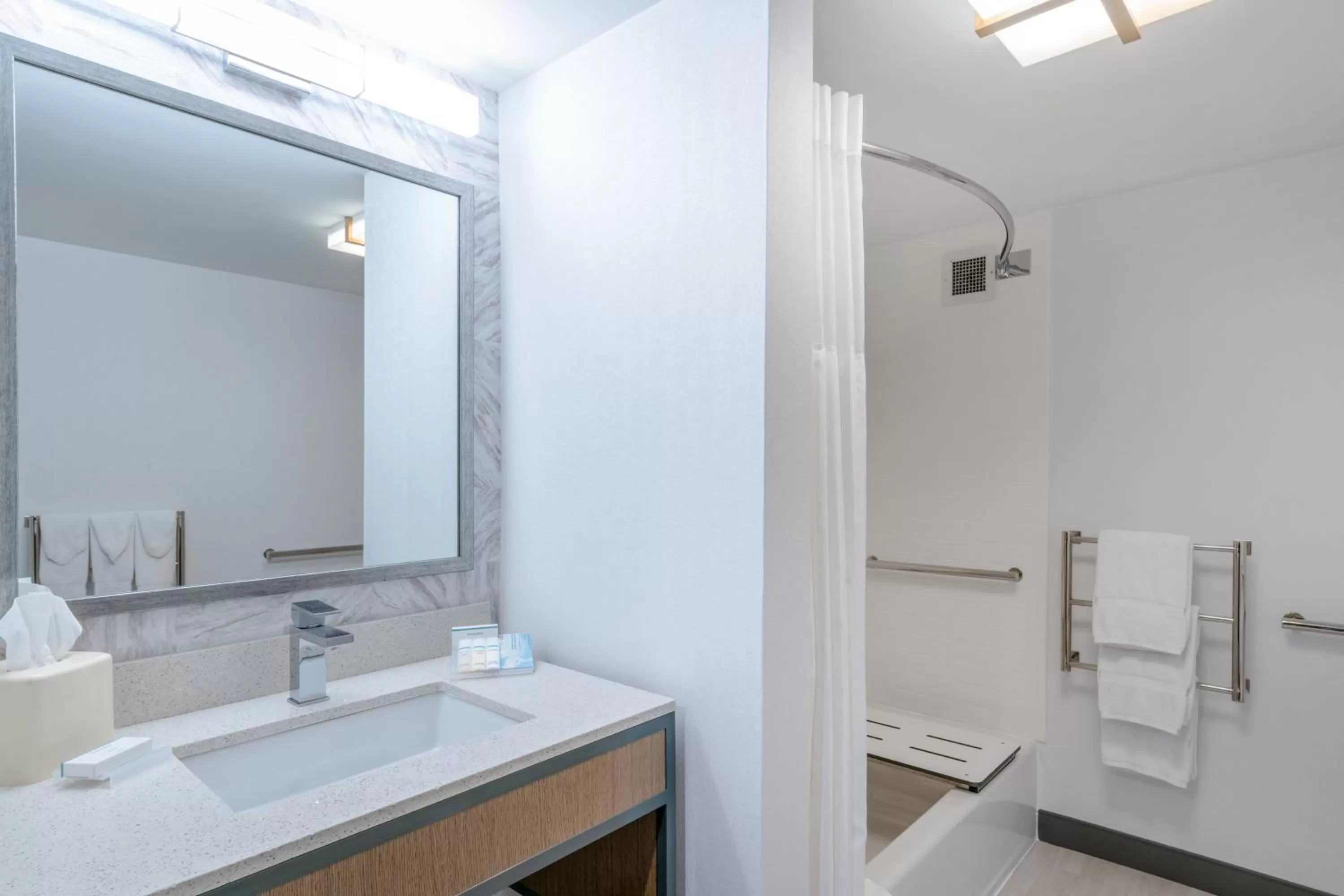 Shower in Hilton Garden Inn Pittsburgh/Southpointe