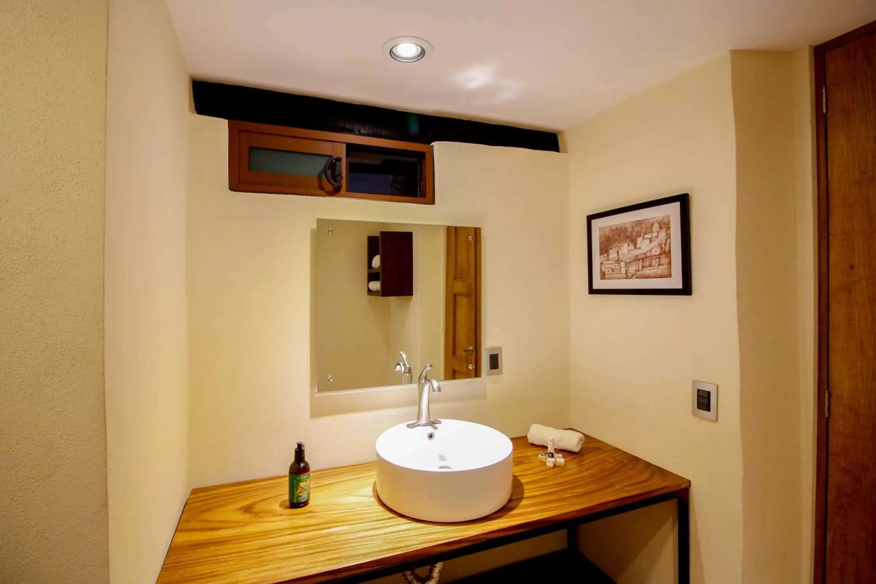 Bathroom, Dining Area in Hotel La Notaría