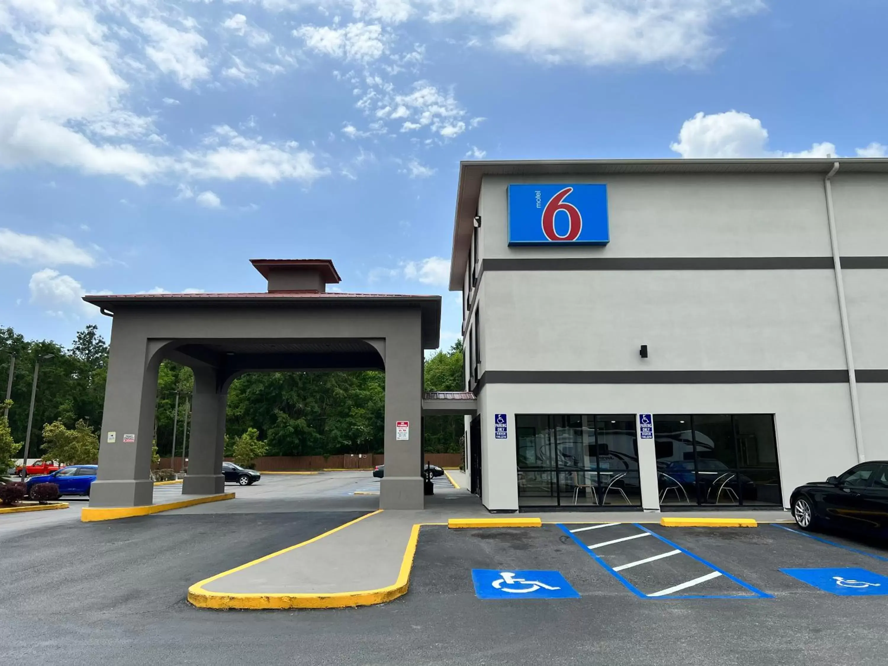 Property Building in Motel 6-Biloxi, MS - Ocean Springs