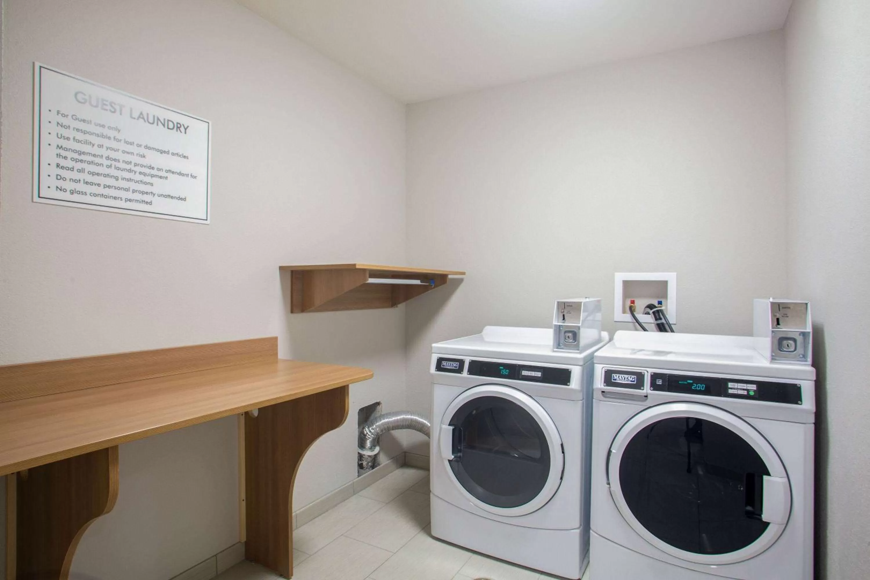 On-site shops, Kitchen/Kitchenette in Microtel Inn & Suites by Wyndham Liberty NE Kansas City Area