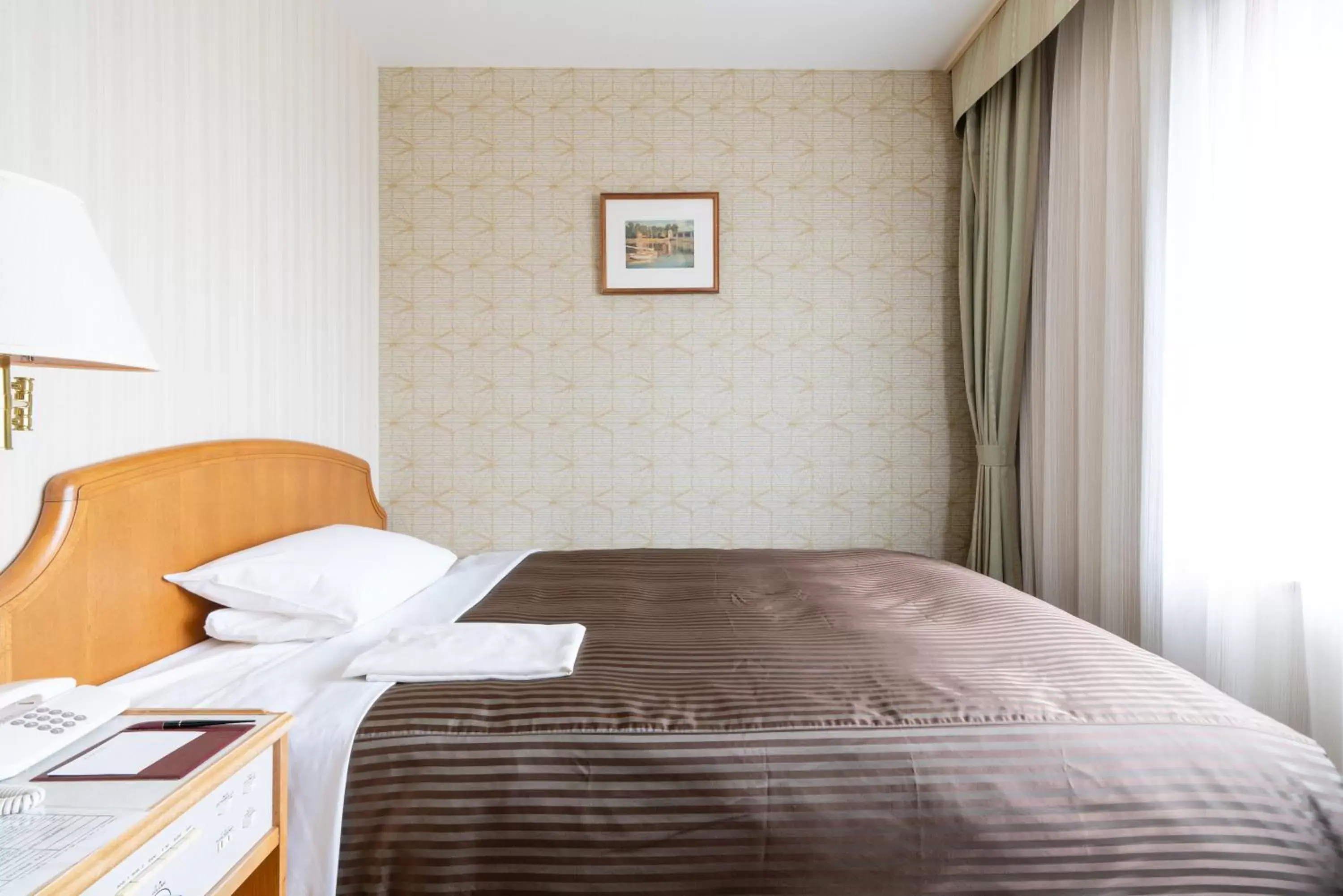 Photo of the whole room, Bed in Hotel Okura Niigata