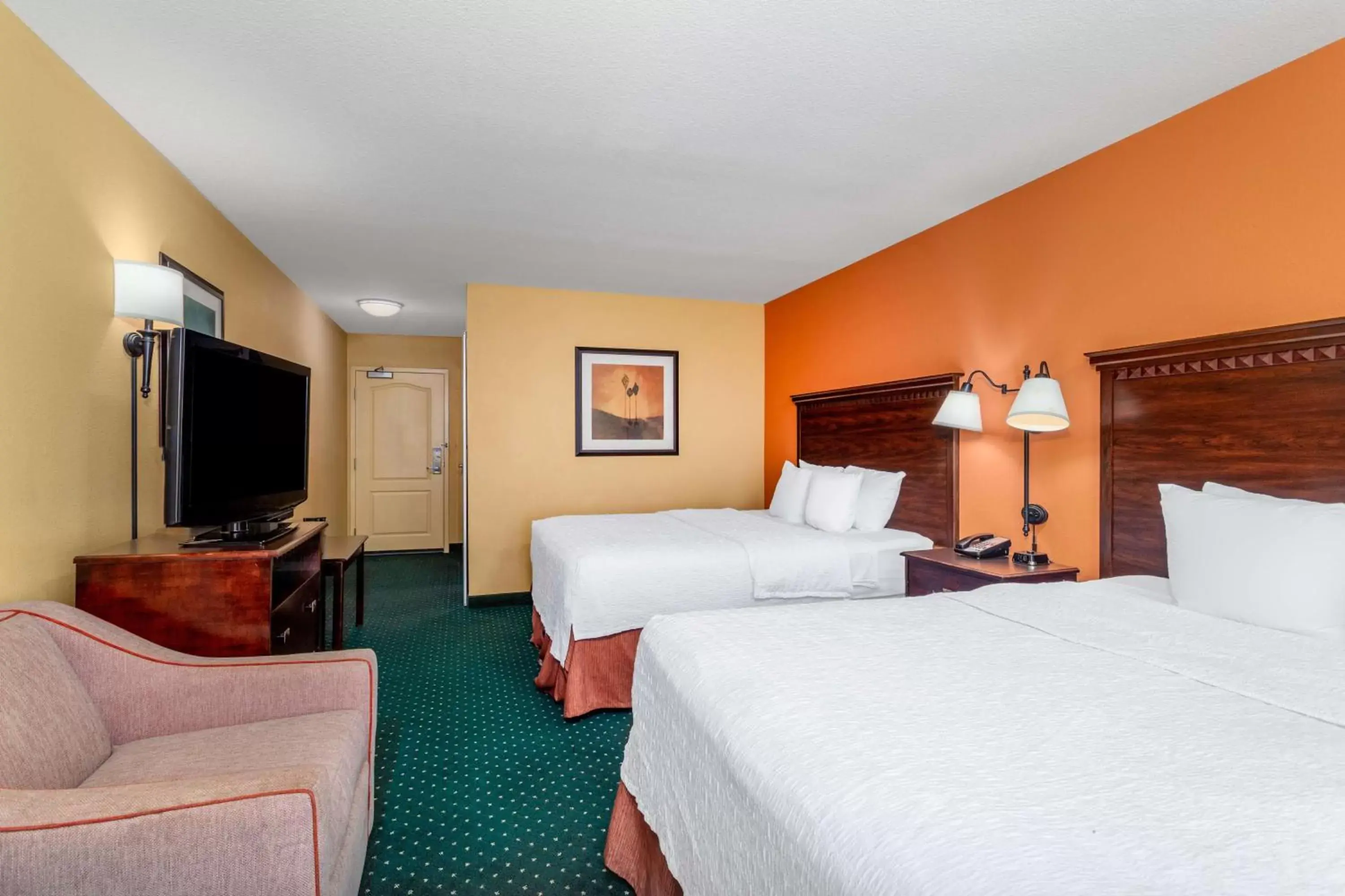 Bed in Hampton Inn & Suites Sacramento-Elk Grove Laguna I-5