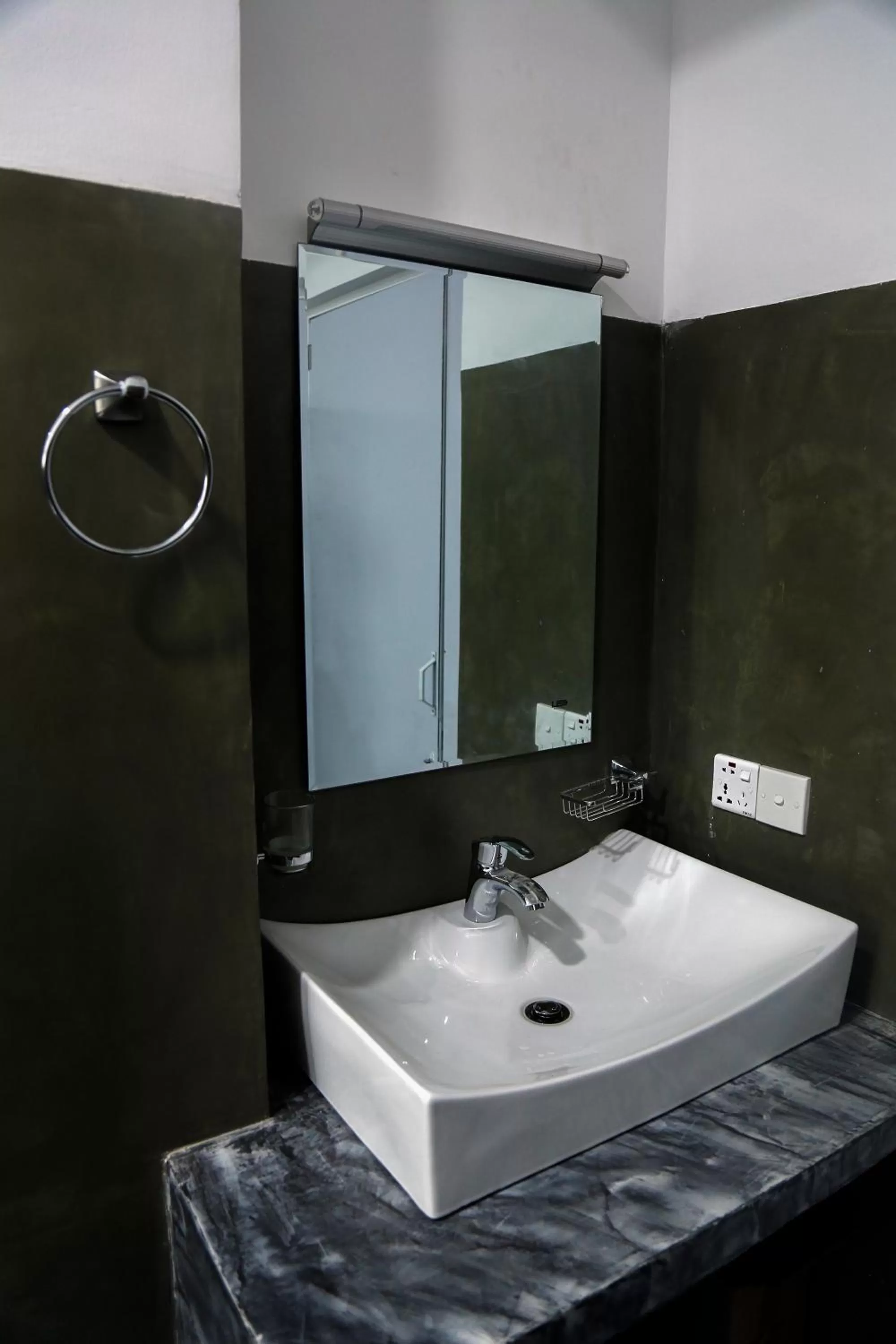 Bathroom in 4 Aces Ella