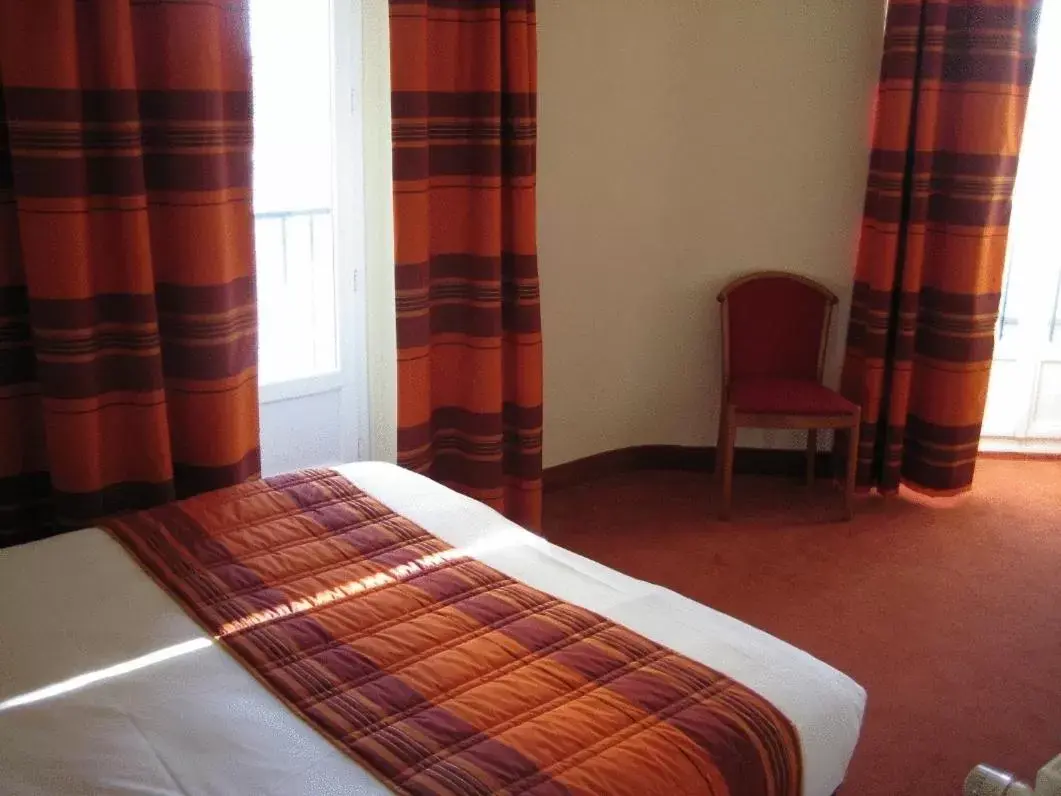 Photo of the whole room, Bed in Kyriad Hotel Lamballe