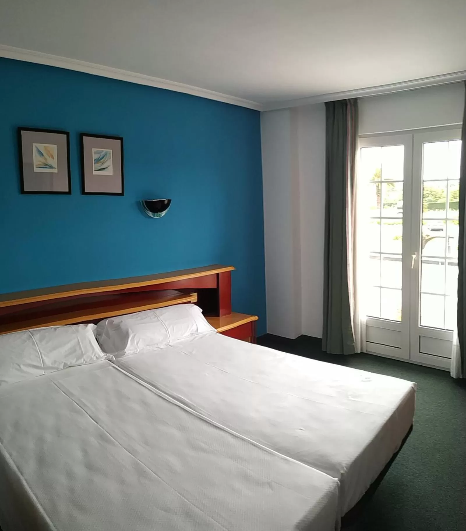 Superior Twin Room in HOTEL LA CAMPANA