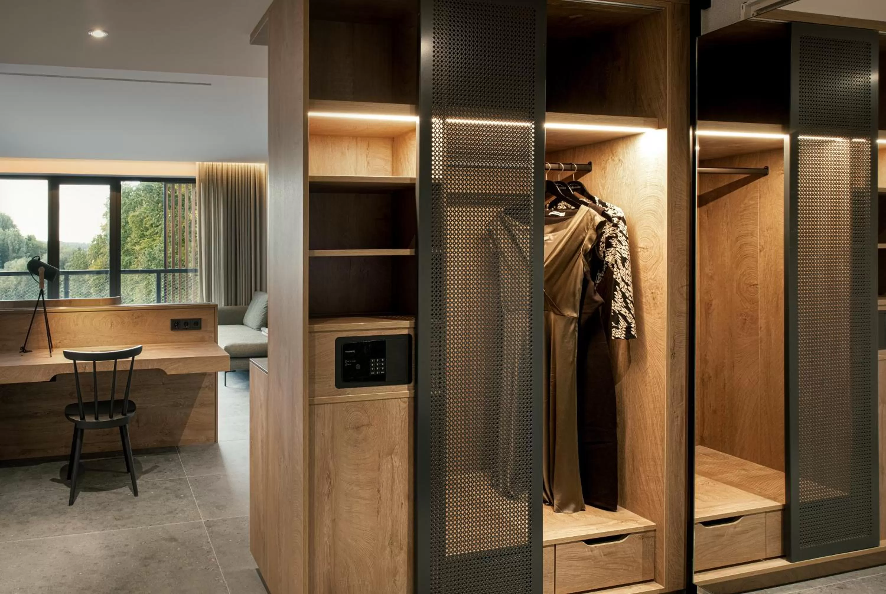 wardrobe in Hotel VierJahreszeiten am Seilersee