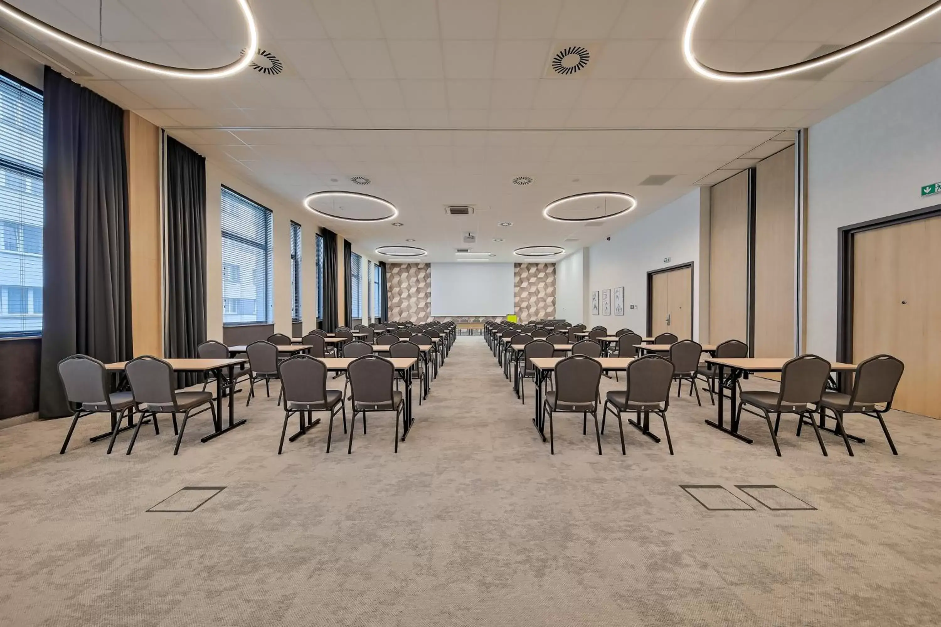 Meeting/conference room, Restaurant/Places to Eat in o3Hotel