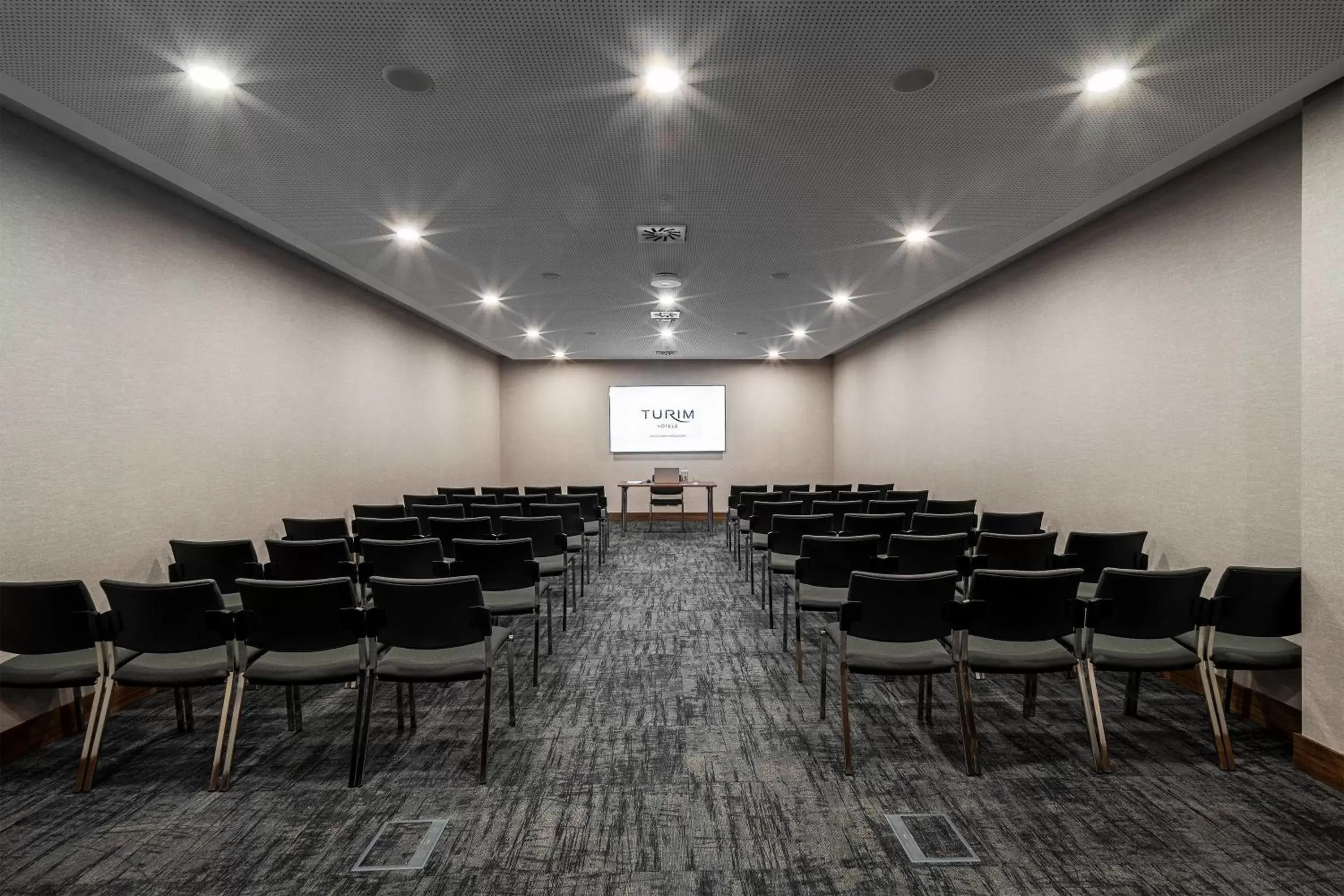 Meeting/conference room in TURIM Oporto Hotel