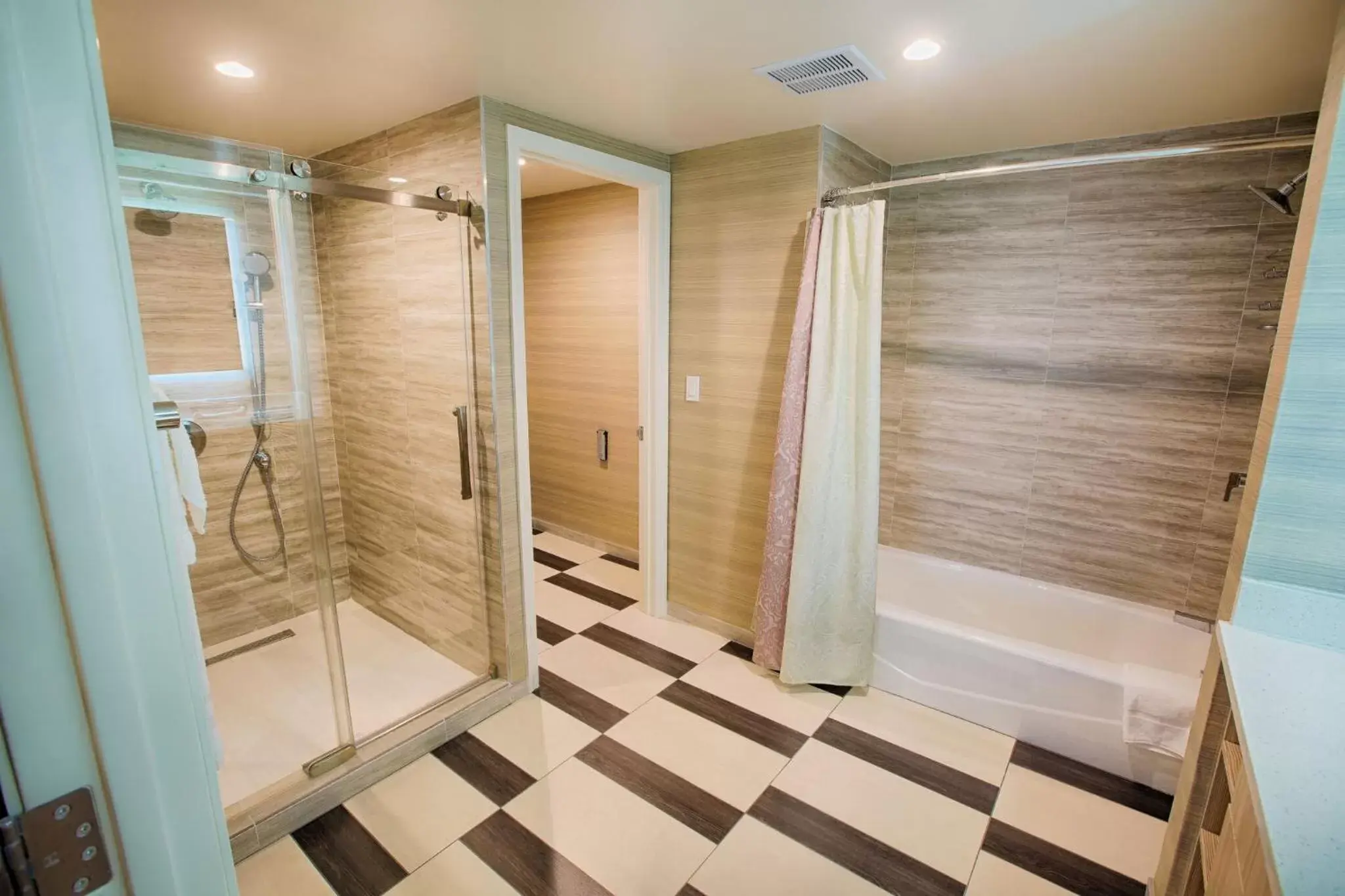 Bathroom in Polynesian Residences Waikiki Beach