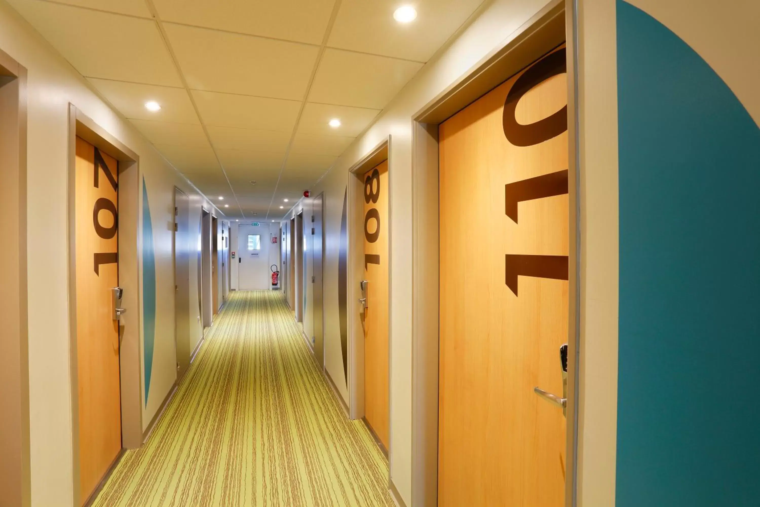 Property building in First Inn Hotel Paris Sud Les Ulis Property building in First Inn Hotel Paris Sud Les Ulis