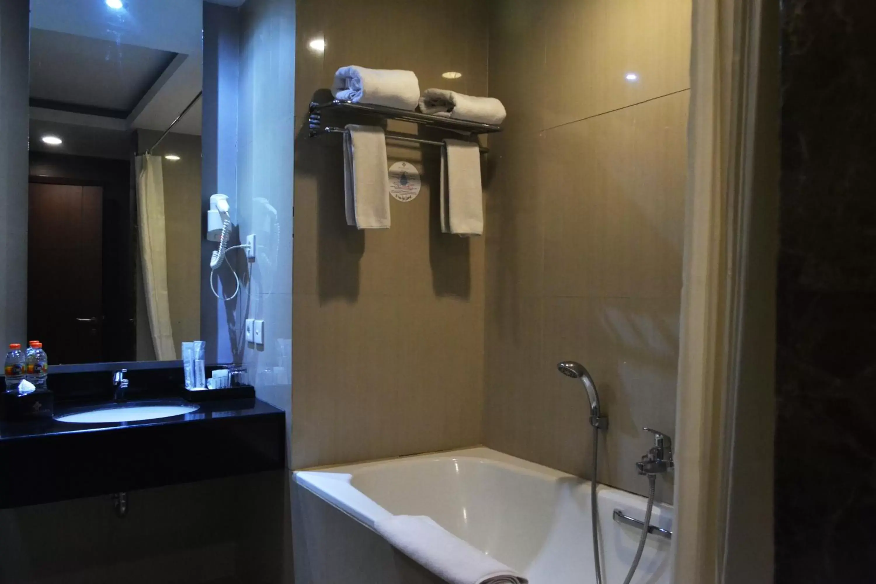 Bathroom in Grand Cakra Hotel Malang