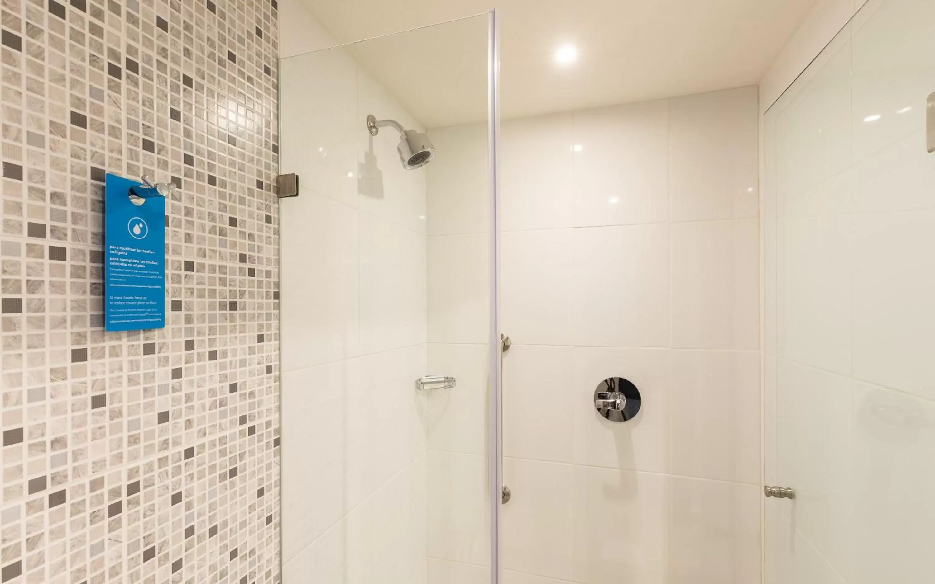 Shower, Bathroom in Hampton Inn By Hilton Tijuana