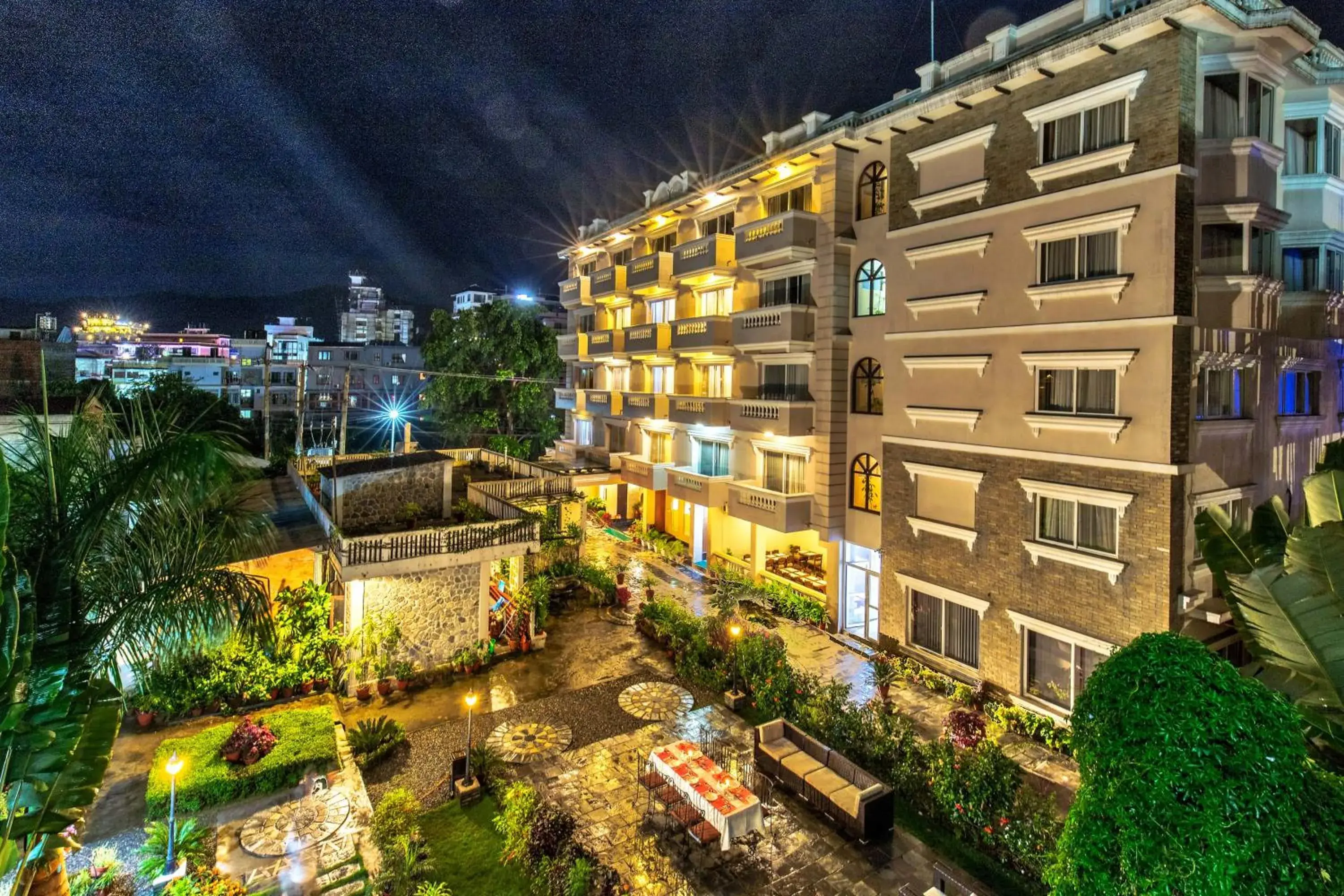 Garden in Da Yatra Courtyard Hotel