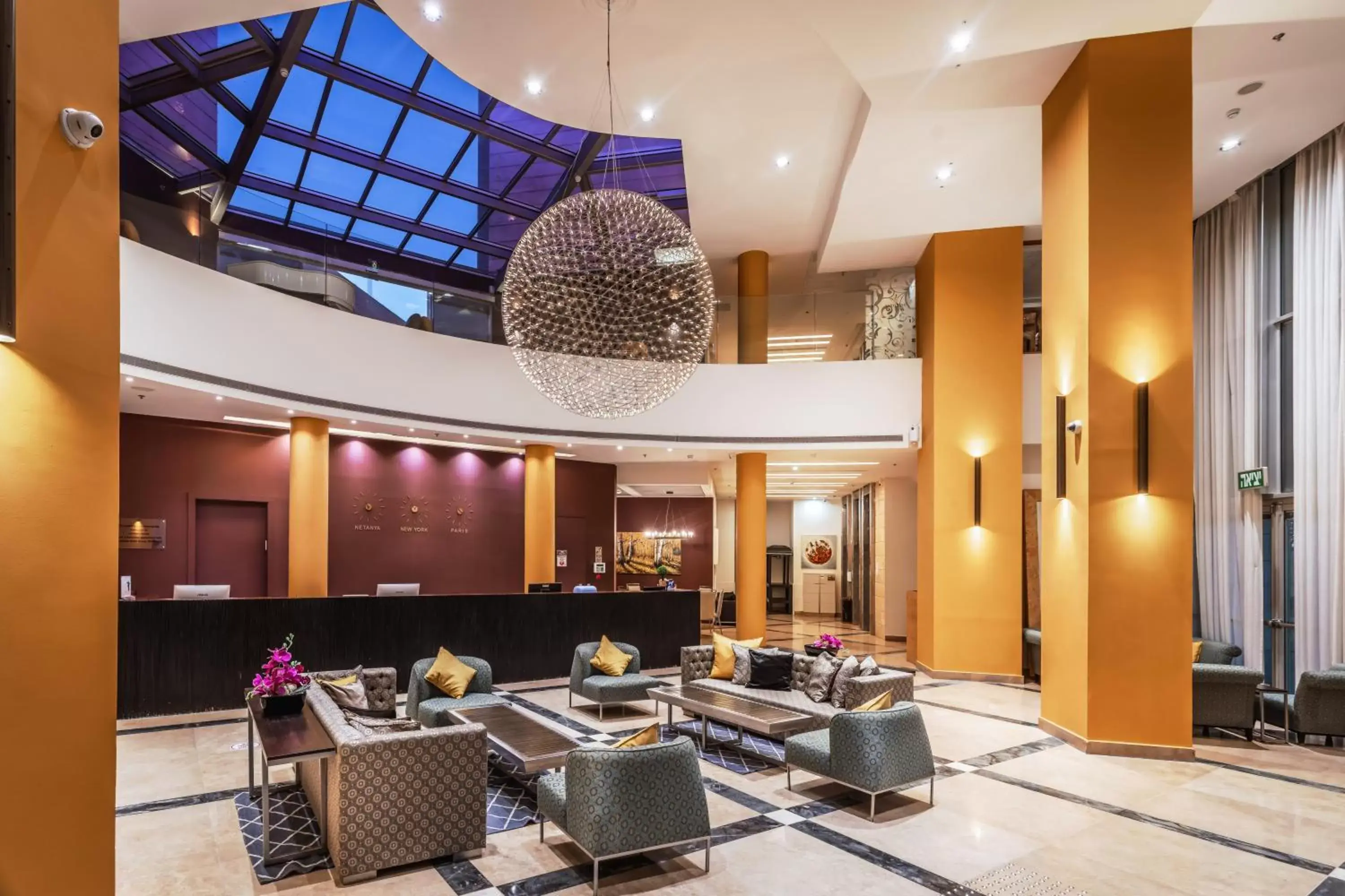 Lobby or reception, Restaurant/Places to Eat in Ramada Hotel & Suites by Wyndham Netanya