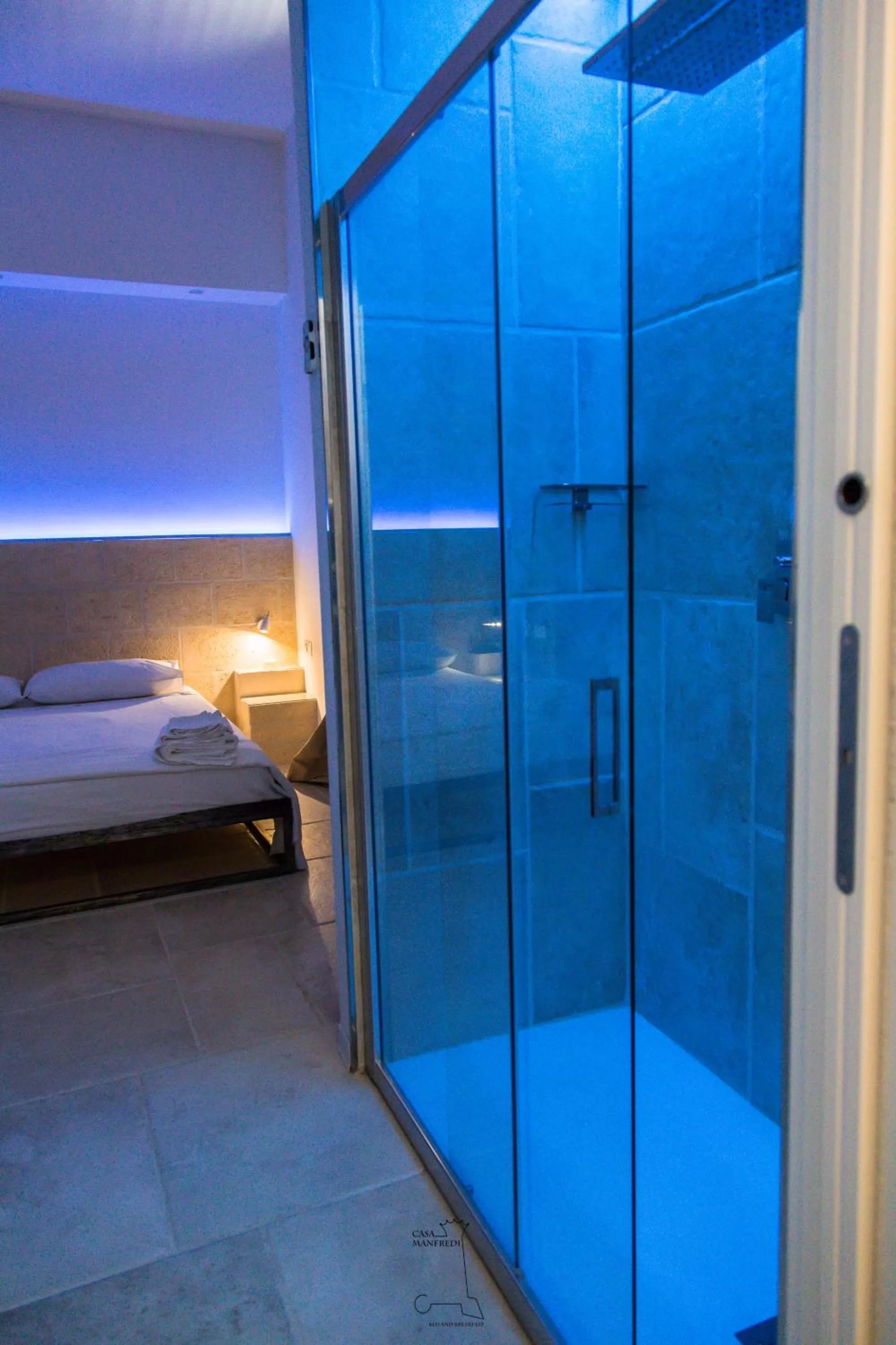 Shower, Bed in Casa Manfredi - Manfredi Homes&Villas