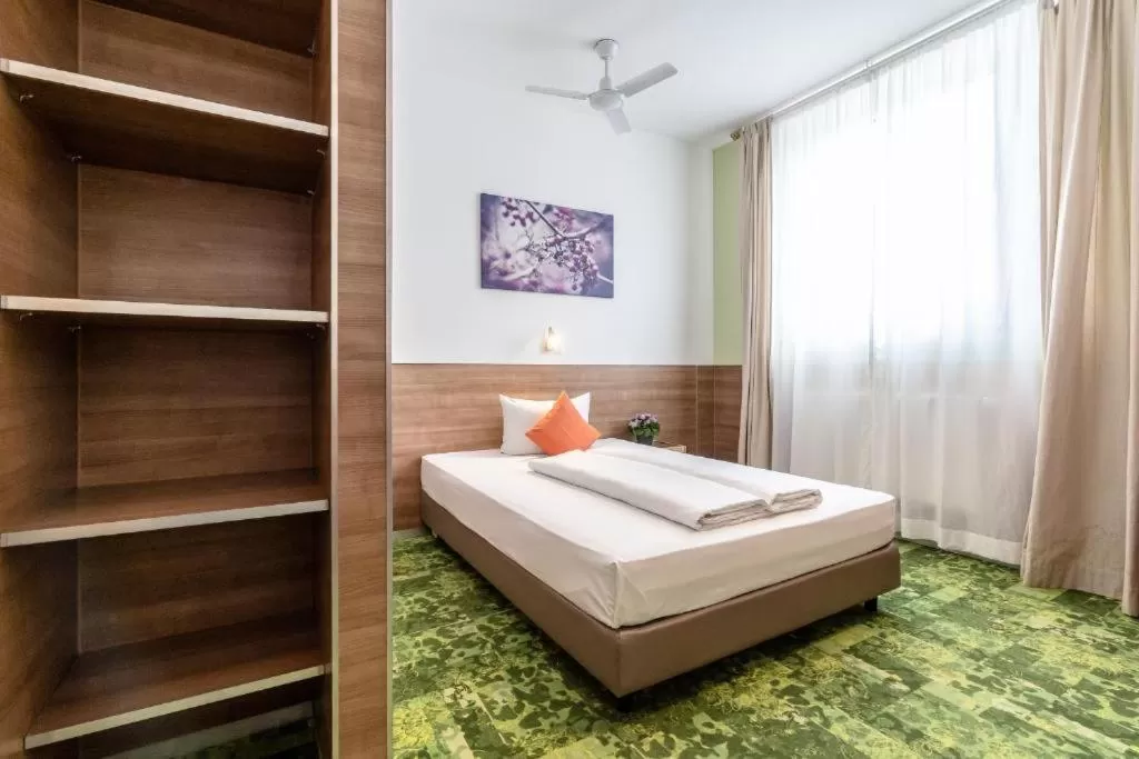 Property building, Bed in Apartimo Altdorf