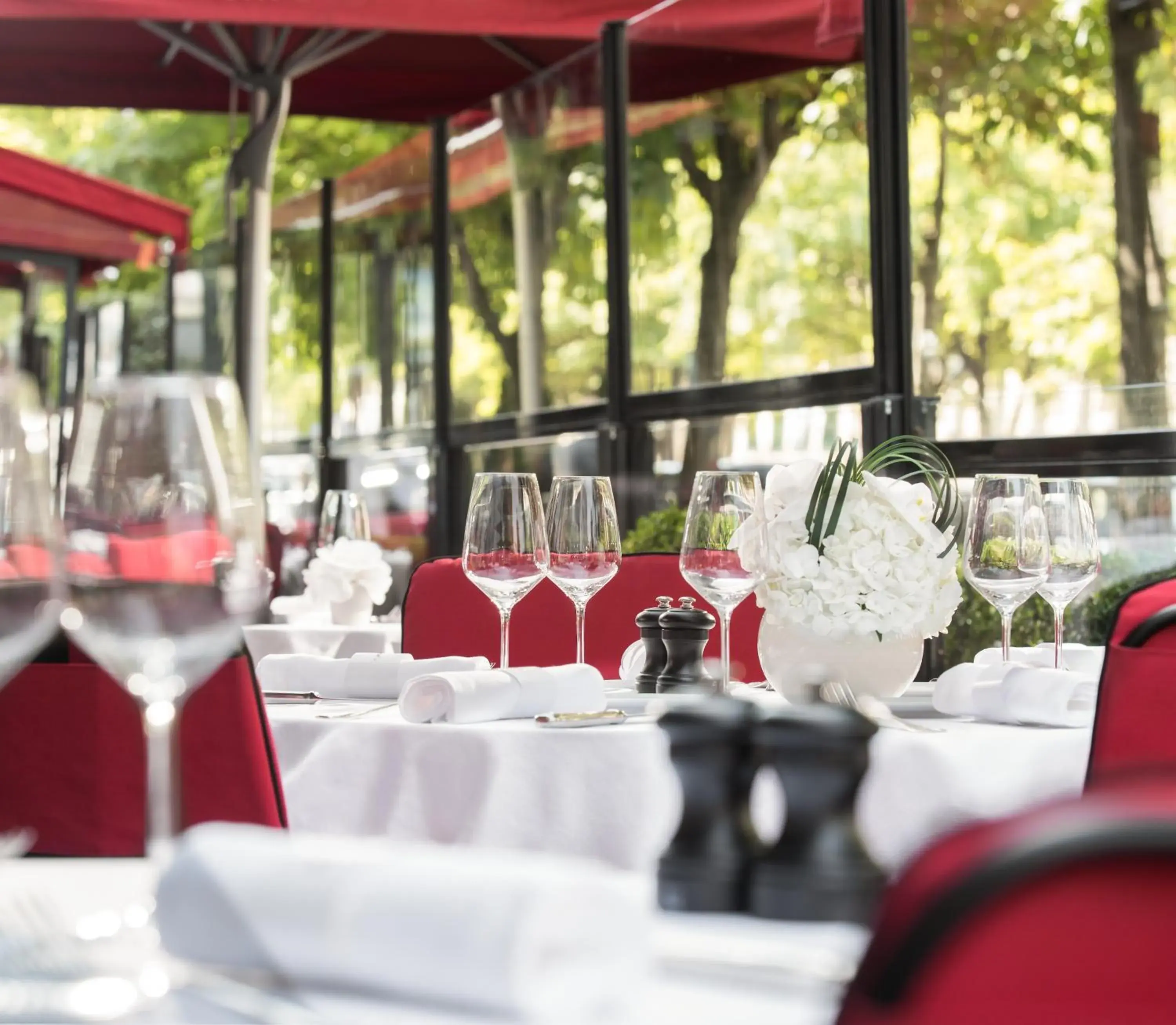 Patio, Restaurant/Places to Eat in Hotel Barriere Le Fouquet's