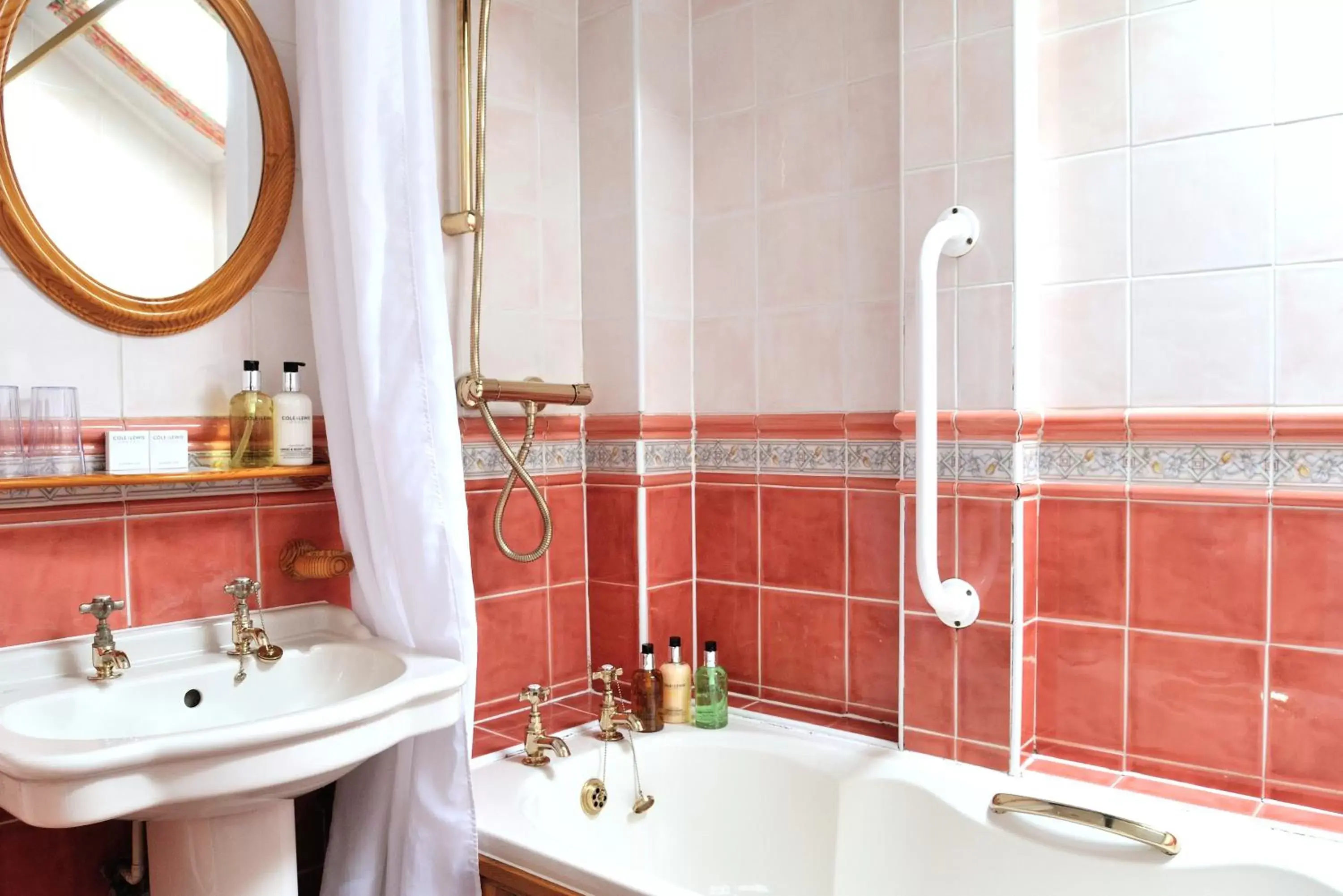 Bathroom in The Castle Arms Inn