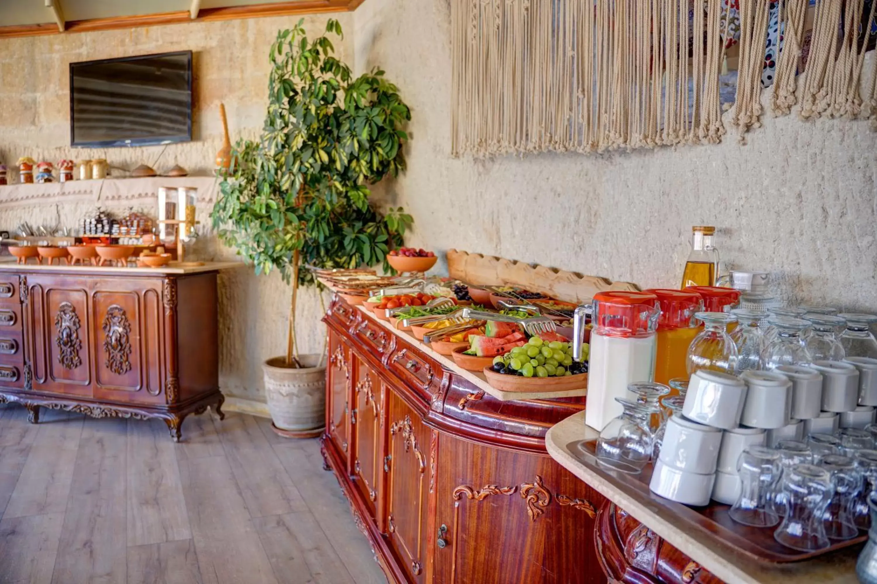 Breakfast in Amber Cave Suites Breakfast in Amber Cave Suites