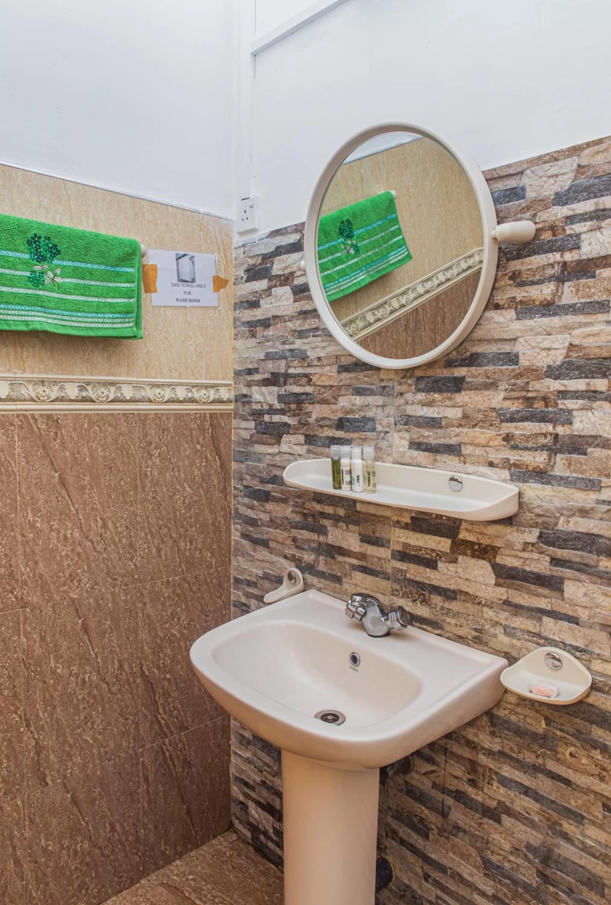 Bathroom in Ravana Range Ella