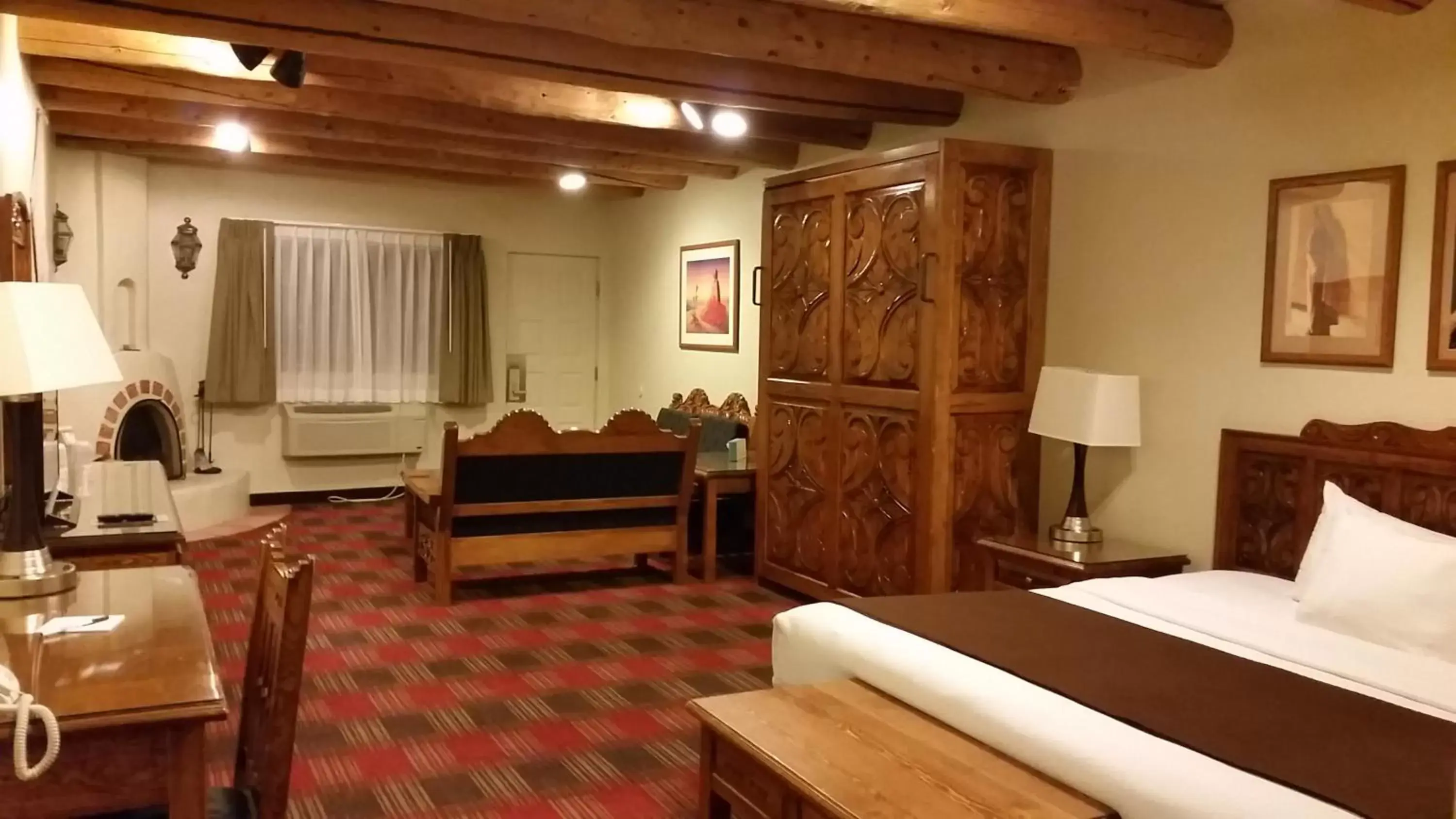 Bed in Sagebrush Inn & Suites