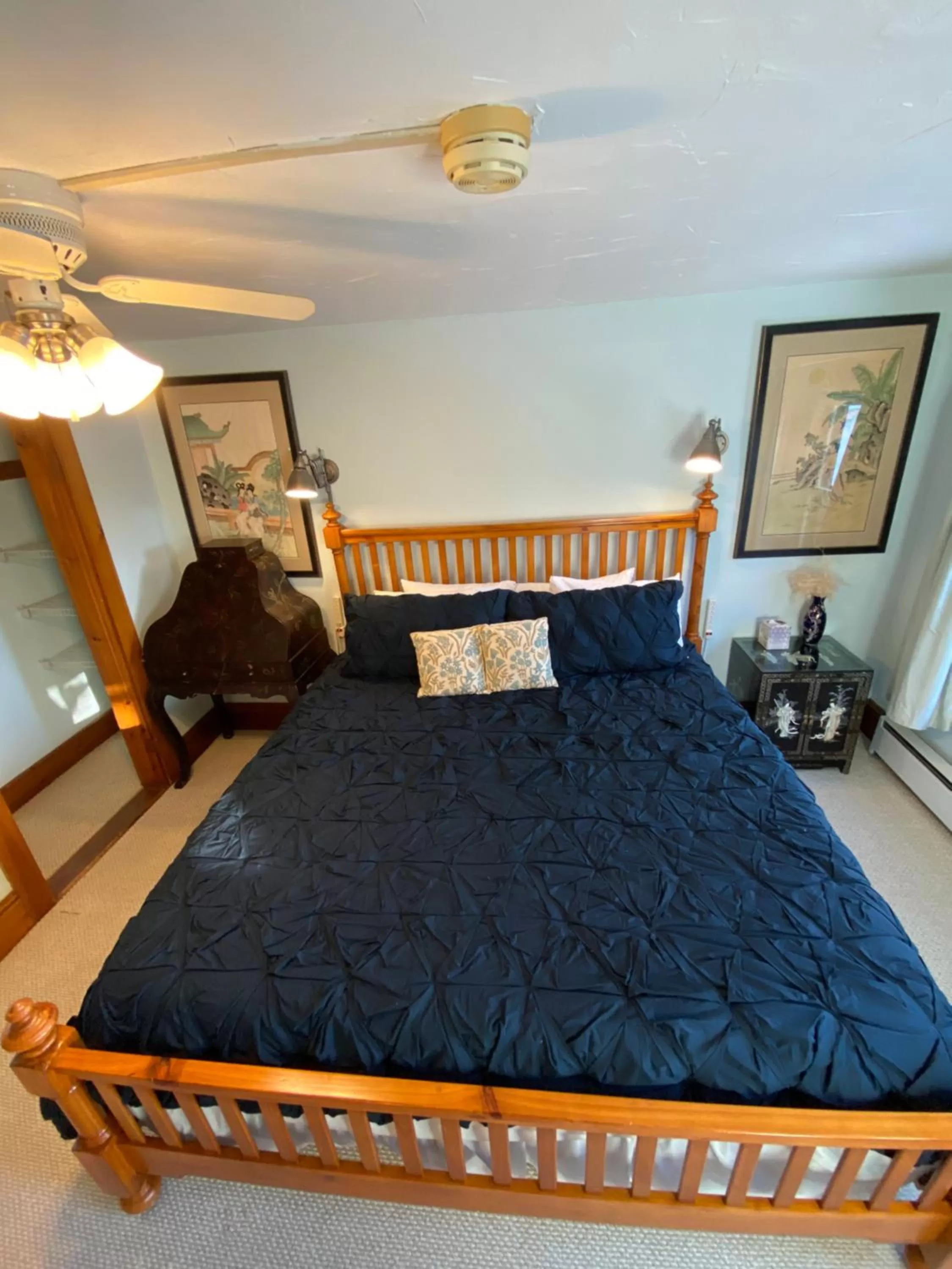 Bed in Follansbee Inn