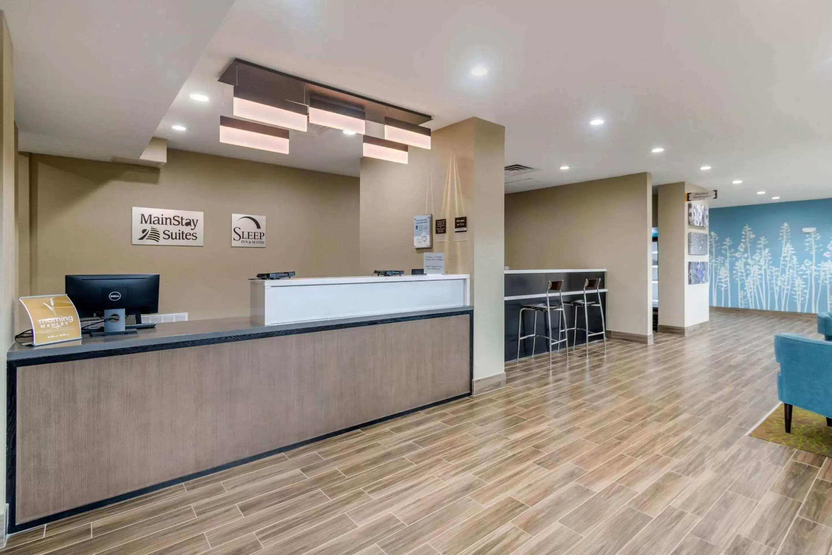 Lobby or reception, Kitchen/Kitchenette in MainStay Suites Bricktown - near Medical Center