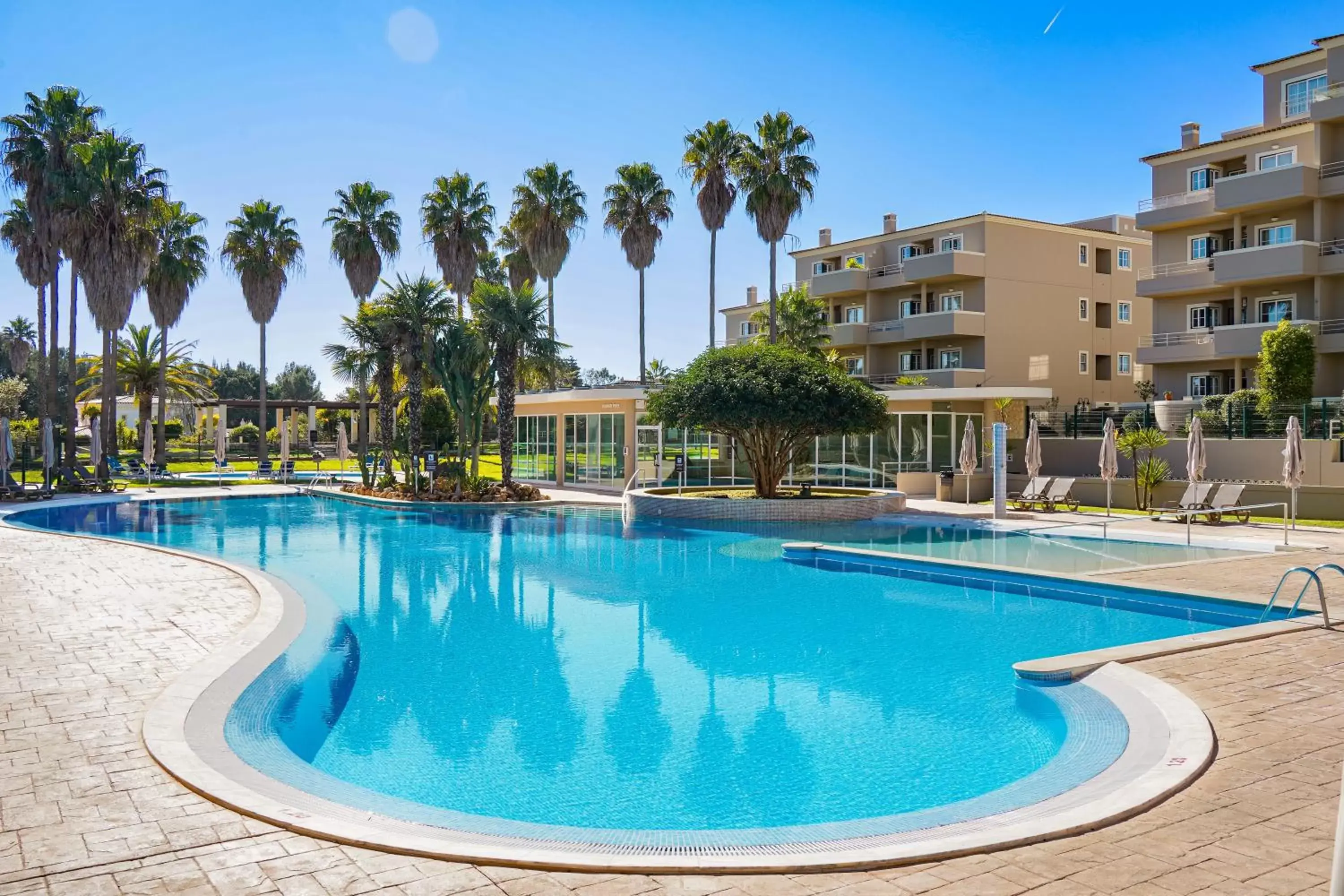 Swimming pool in Vitors Plaza Swimming pool in Vitors Plaza