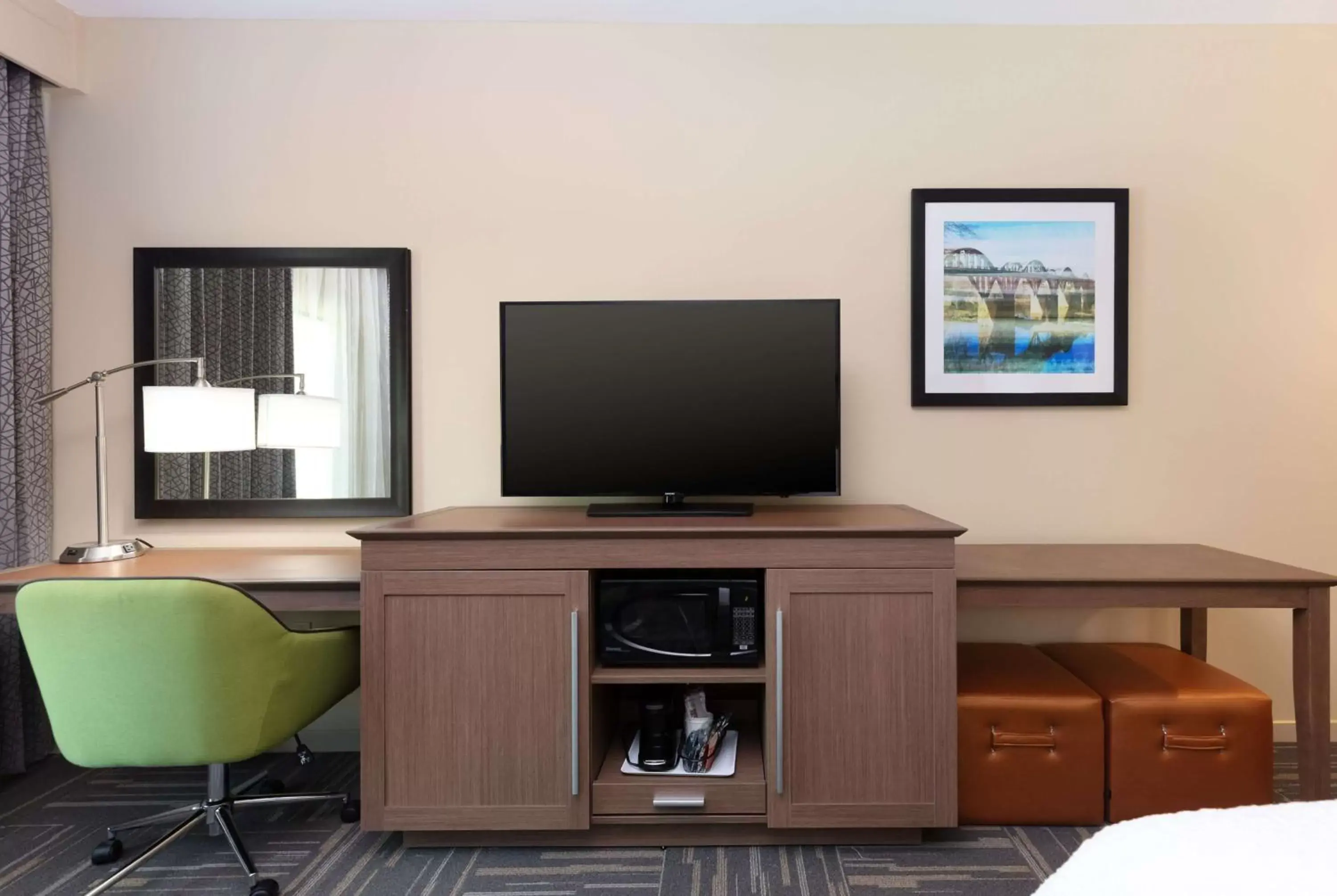 Bedroom, TV/Entertainment Center in Hampton Inn Wetumpka