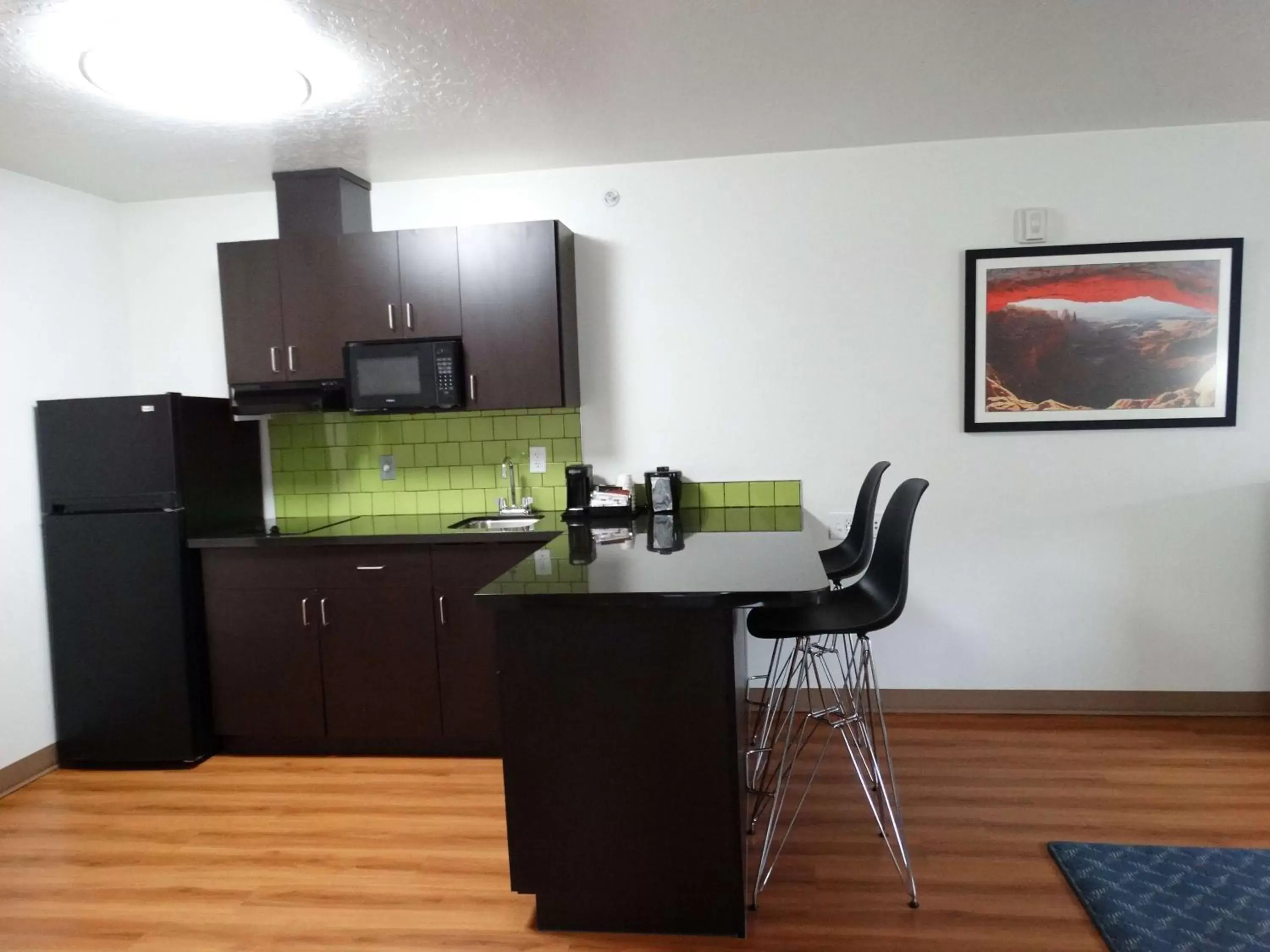 Photo of the whole room, Kitchen/Kitchenette in Best Western Duchesne Inn